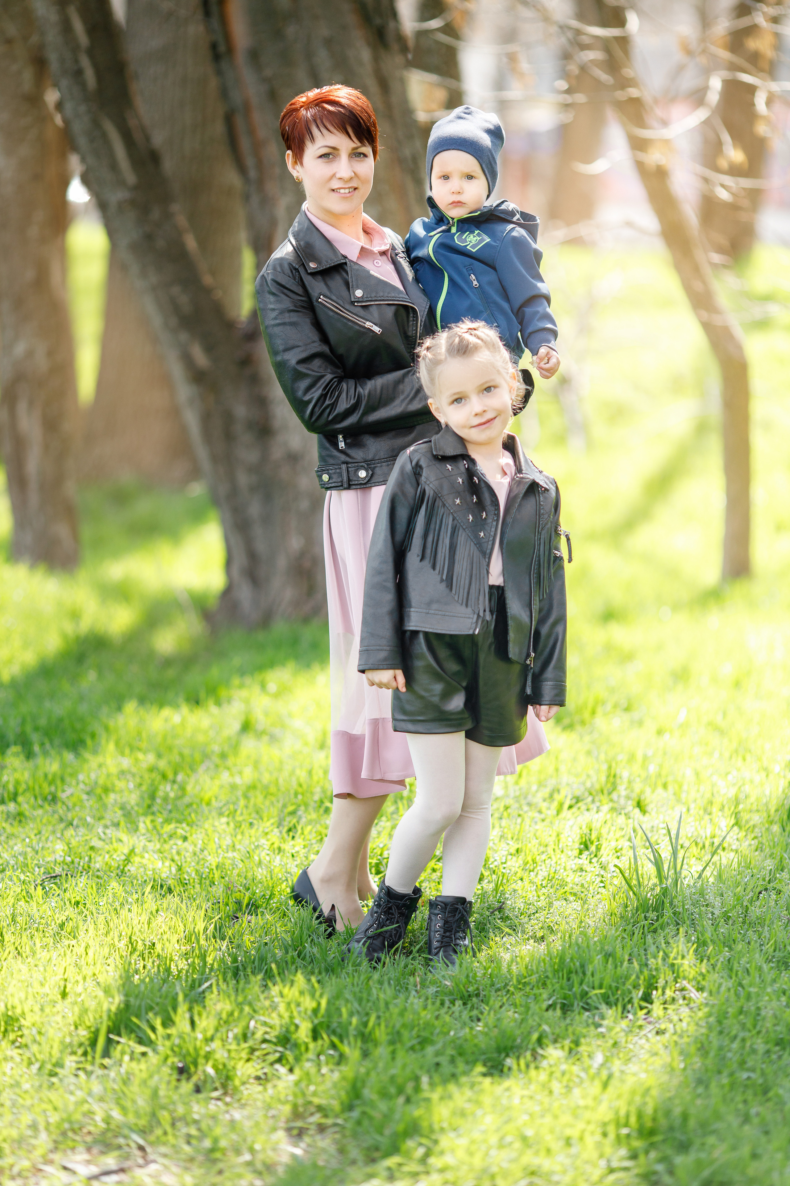 Теплая весенняя фотосессия на набережной Веры и Татьяны с детьми. Свадебный и семейный фотограф в Ставрополе Попова Дарья