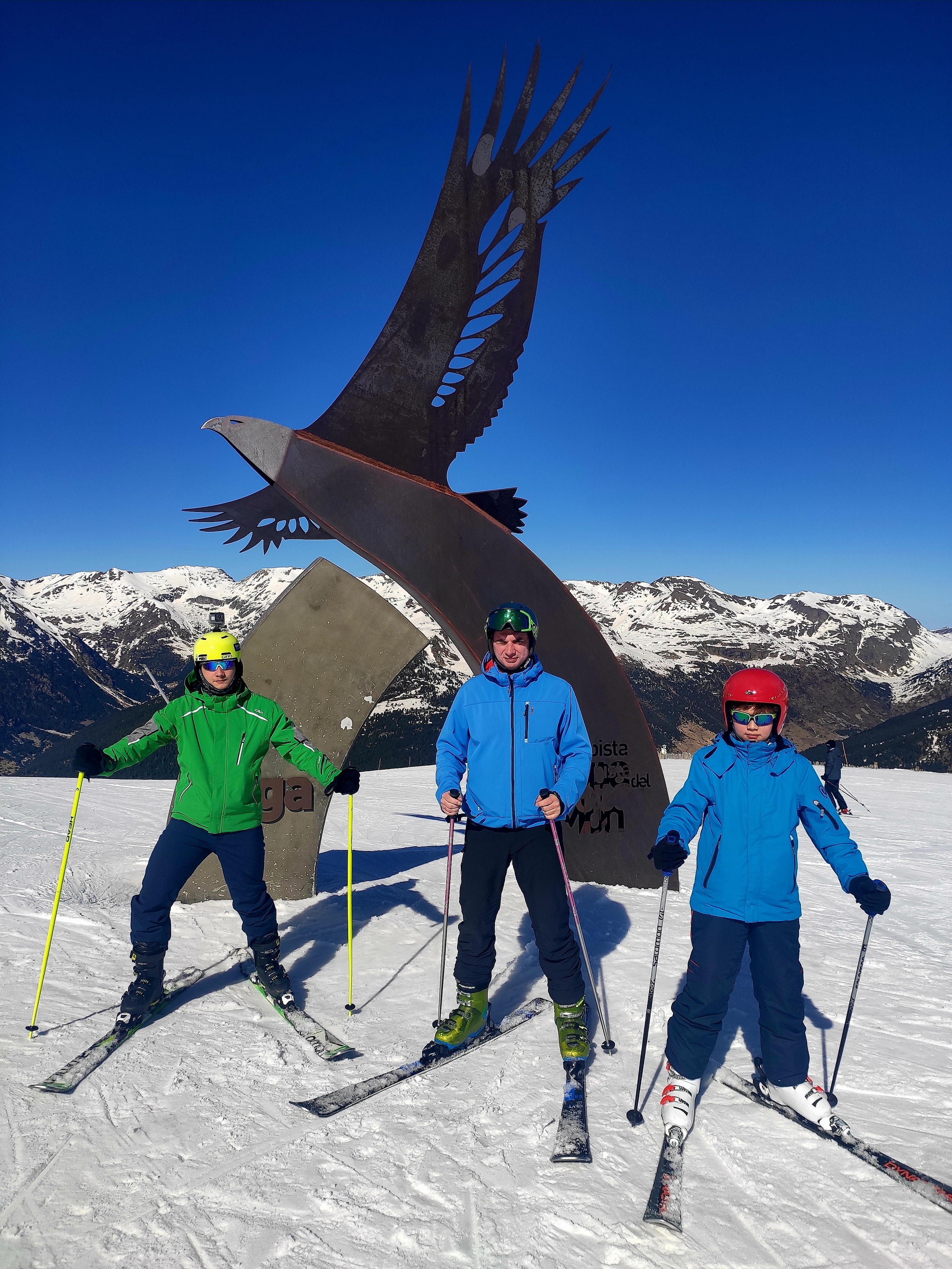 На вершине в El Tarter у старта черной трассы