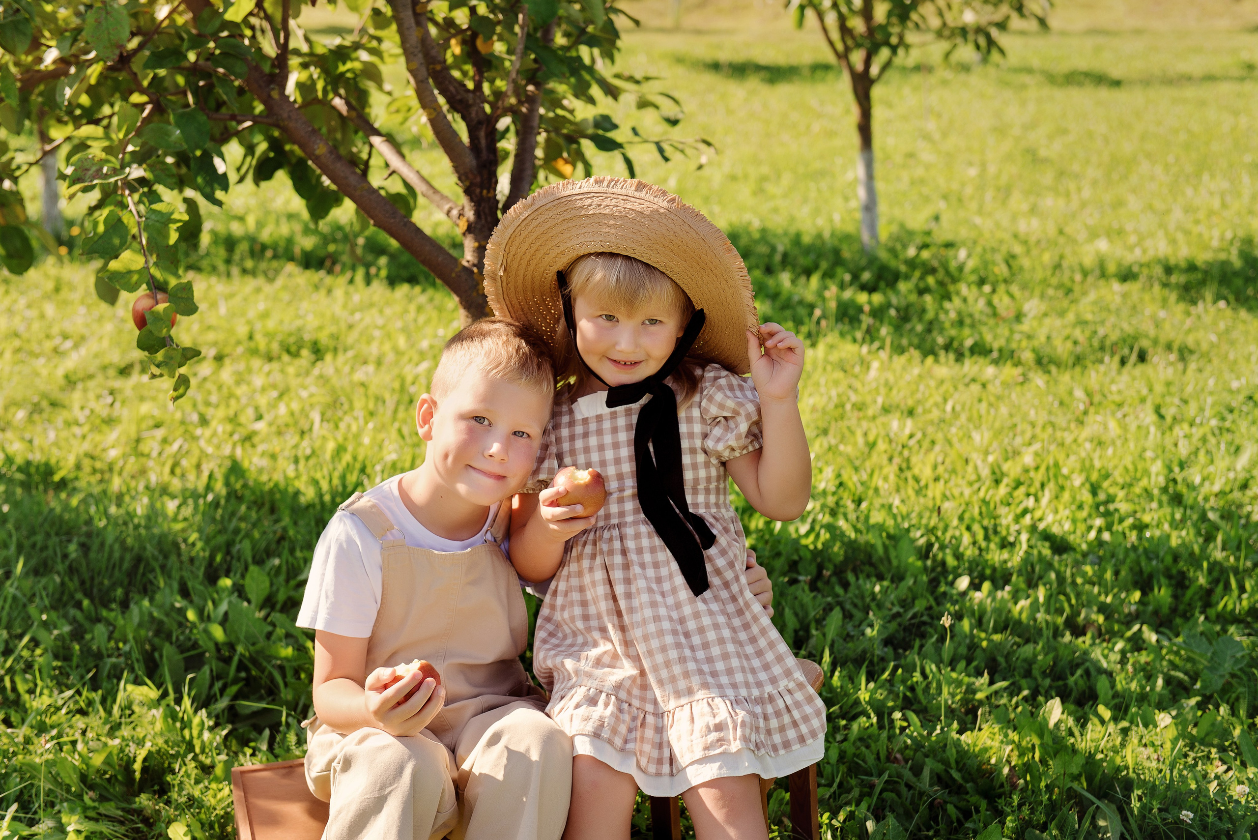 Яблоневый сад. Детский фотограф в Долгопрудном и Москве