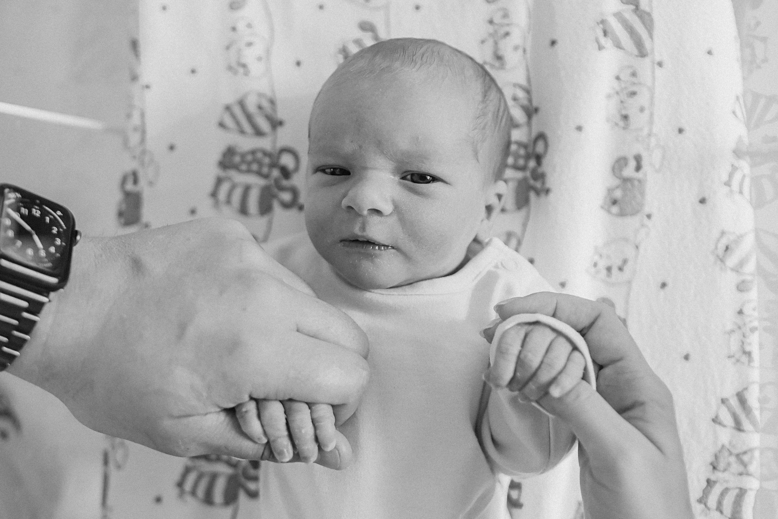 Выписка палата+внизу ПЦЭ. Семейный фотограф Тюмень, фотограф на роды Салмина Мария