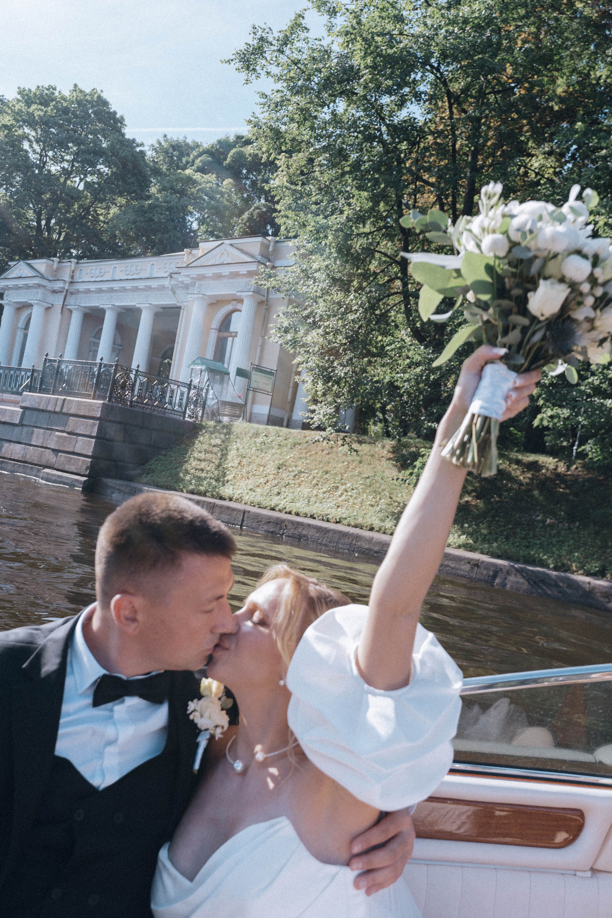СВАДЕНБНАЯ СЬЕМКА НА КАТЕРЕ ПО КАНАЛАМ САНКТ-ПЕТЕРБУРГА И В АКВАТОРИИ НЕВЫ. Профессиональный фотограф, Санкт-Петербург — Виктория Богомолова