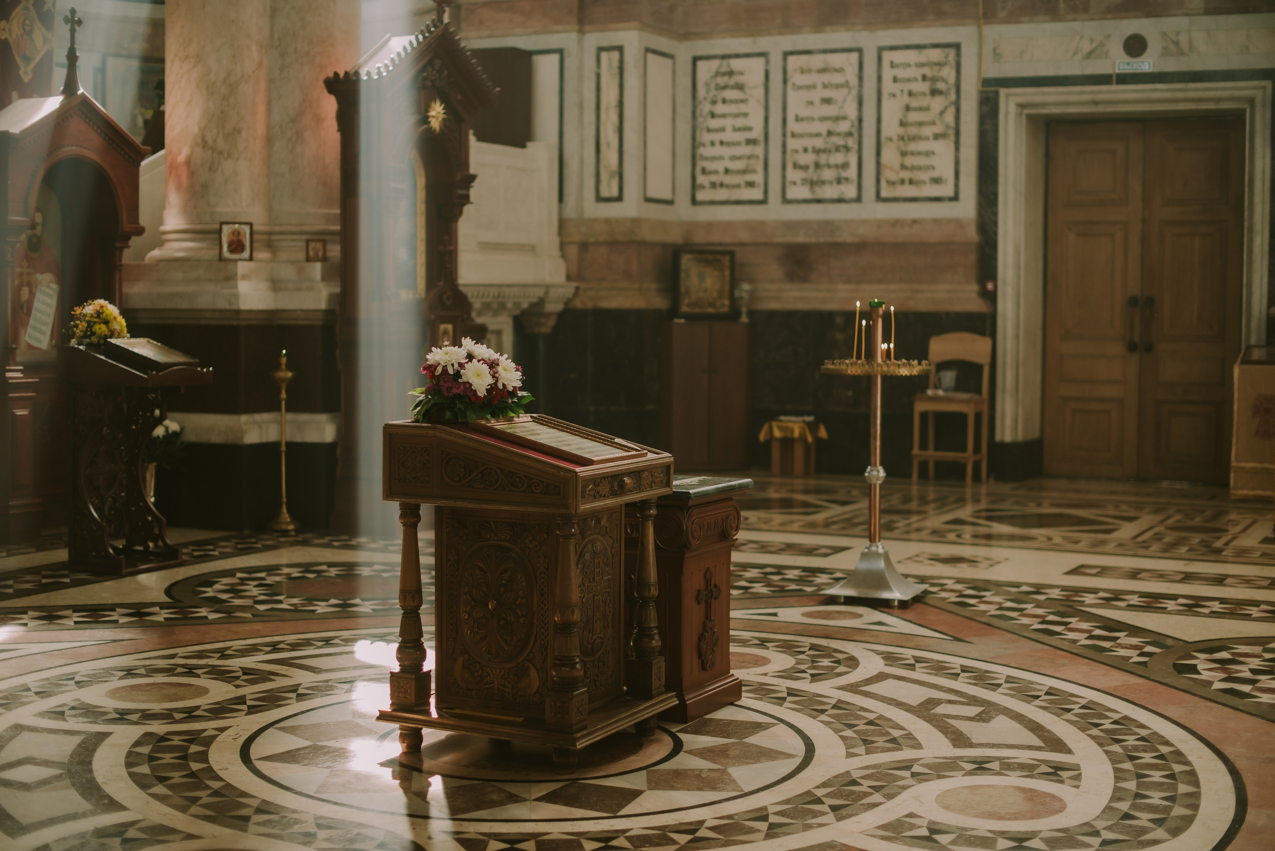 Собор св. равноапостольного князя Владимира усыпальница выдающихся флотоводцев-адмиралов. Свадебный, женский, семейный фотограф в Севастополе Юлия Мошенко