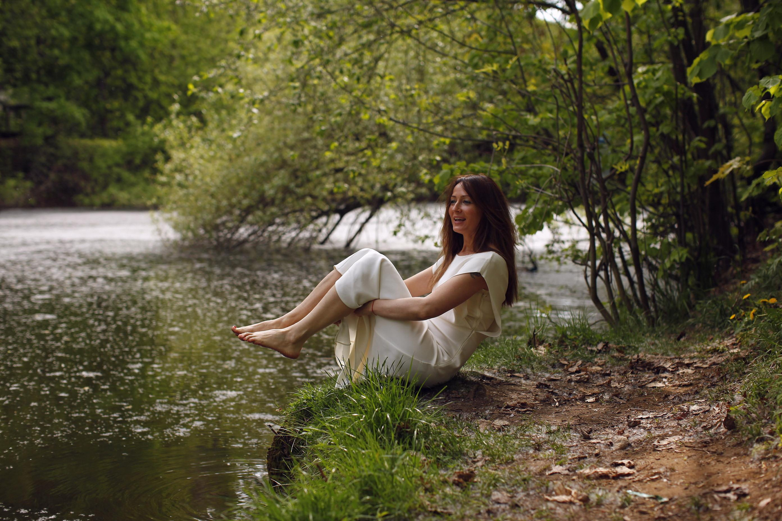 Фотосессия в Москве высокое качество, фотограф индивидуальный, весенняя фото прогулка, фотосессия в парке летом, красивые кадры для девушки, персональная фотосессия, светлая фотосессия на природе, фотография для девушки, уникальные кадры красивой девушки, фото на природе босиком в платье