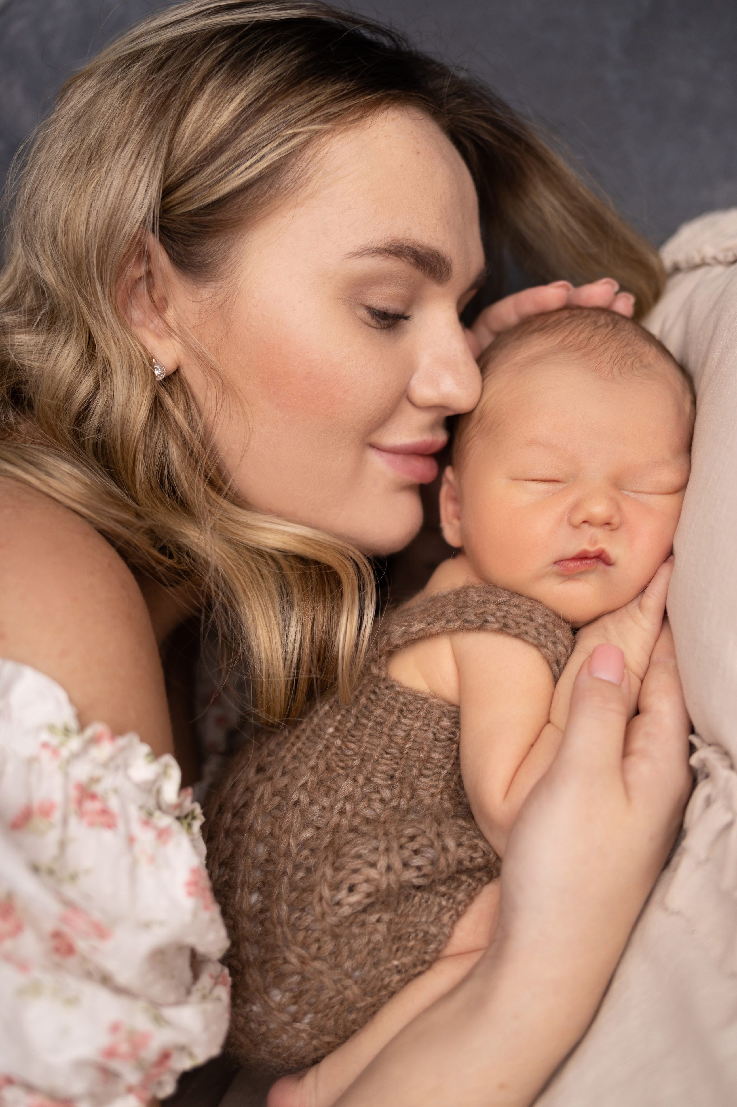 Newborn съемка в стиле Лайф. Фотограф новорожденных малышей в Омске и Омской области Эльвира Камаева