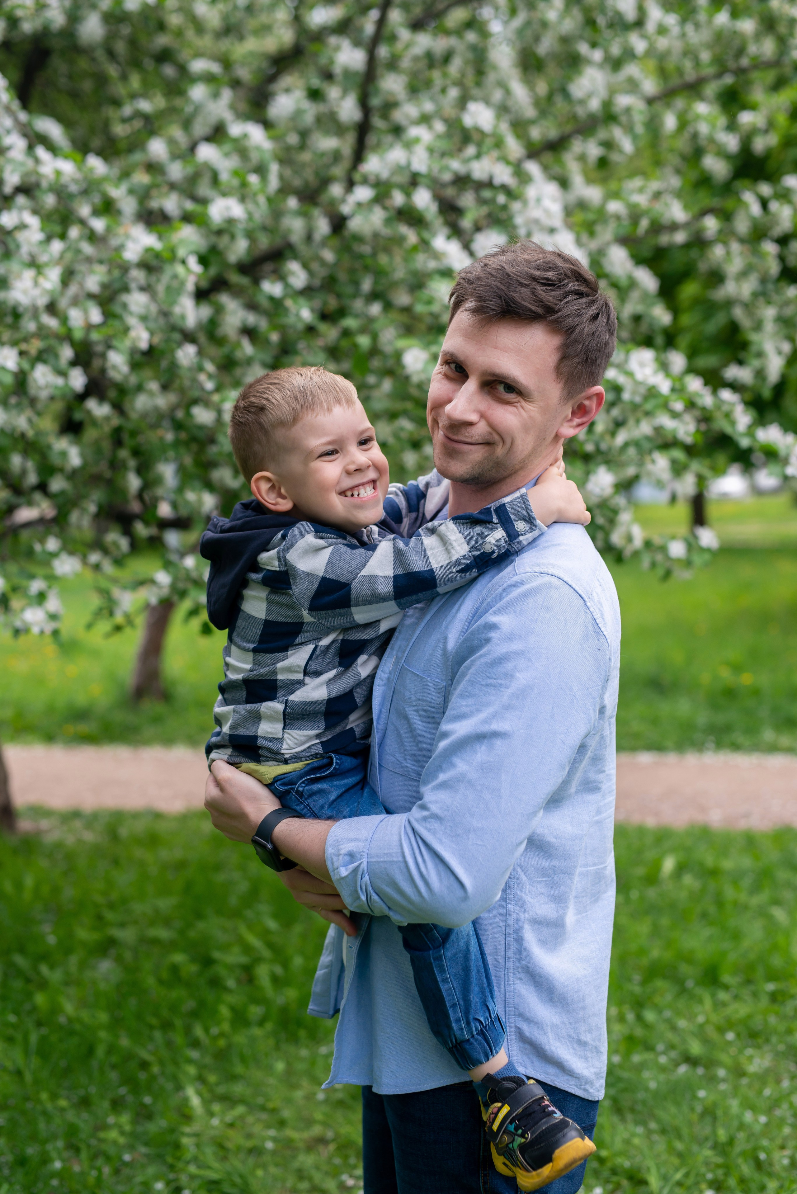 Наташа и Дима (фотосессия в цветущих садах). Портретный, семейный и свадебный фотограф в Санкт-Петербурге и в Пушкине Ширяев Денис