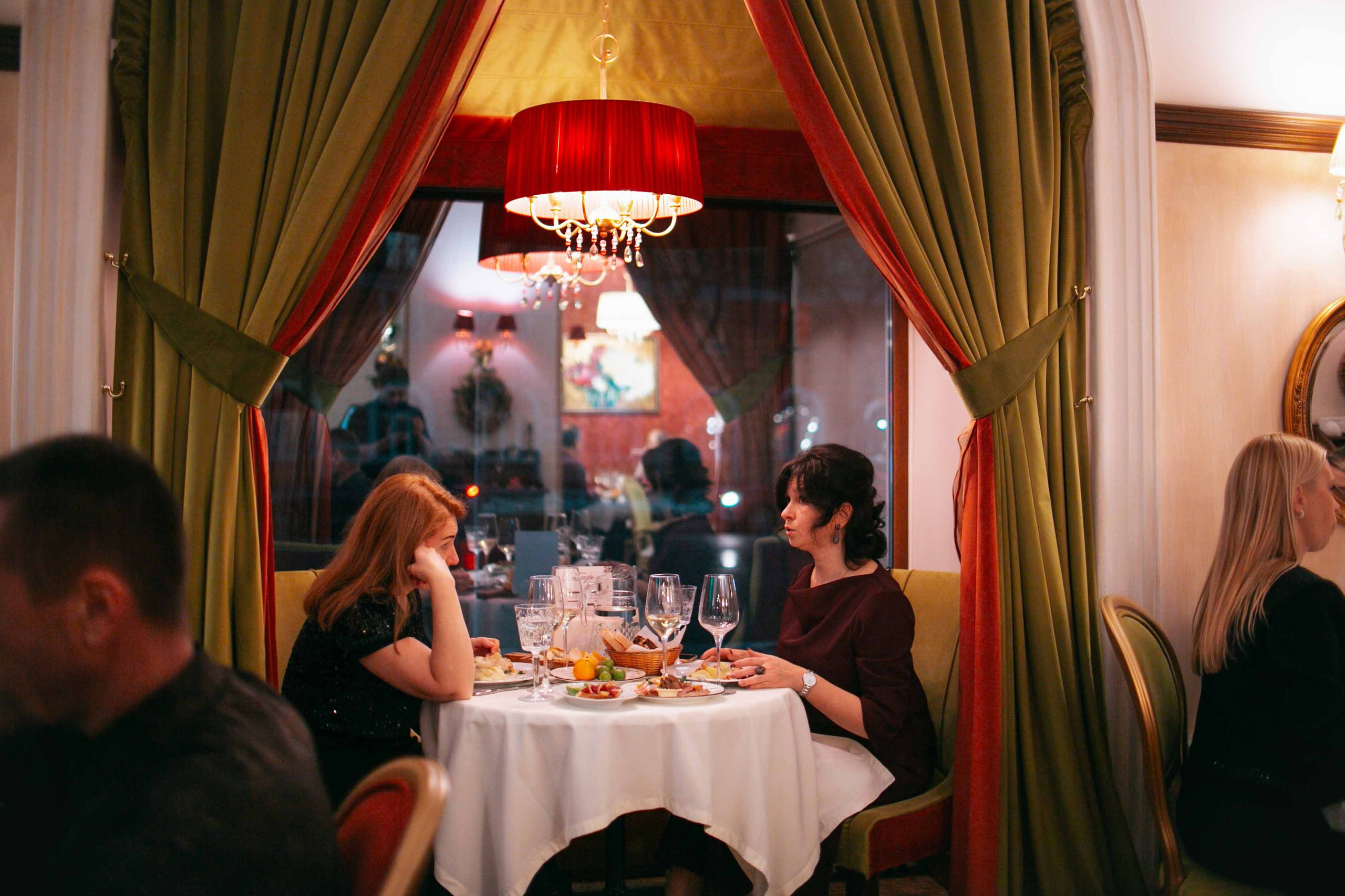 Вечер в «Дежавю». Ваш репортажный фотограф Артемий Антонов