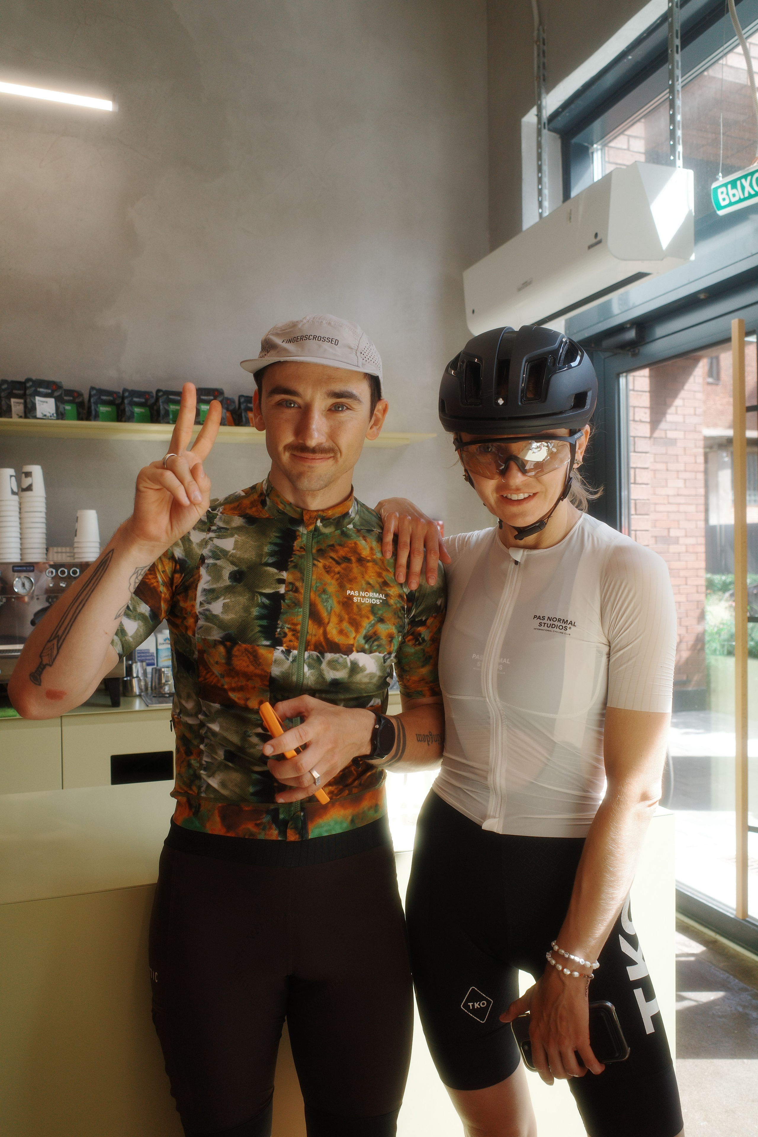 VELOCULT x LUXSHOSSE. Butorarock