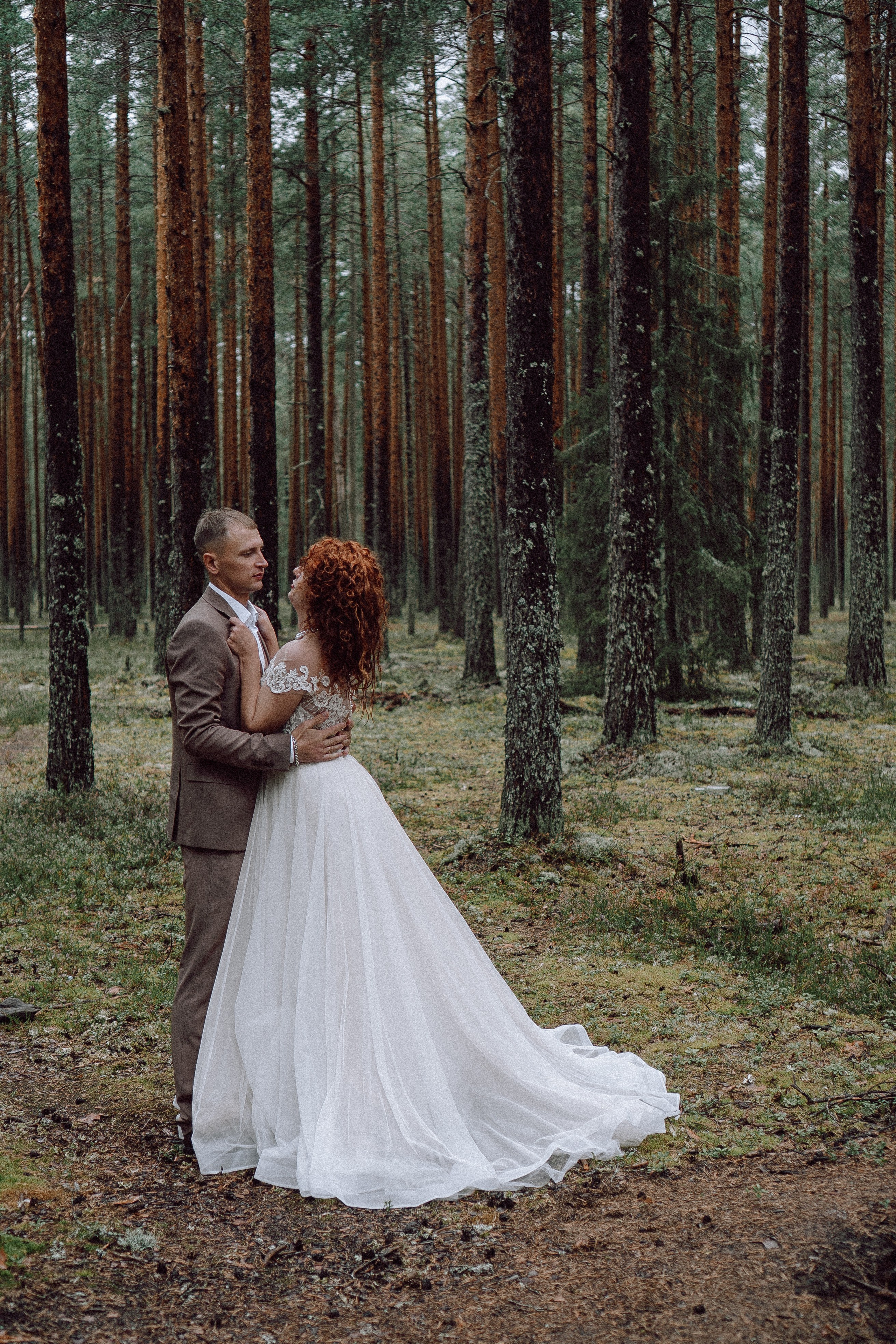 СВАДЕБНАЯ ФОТОСЕССИИЯ ПАРЫ В ГОРОДЕ ПРИОЗЕРСК В СОСНОВОМ ЛЕСУ И С ПИКАПОМ. Профессиональный фотограф, Санкт-Петербург — Виктория Богомолова