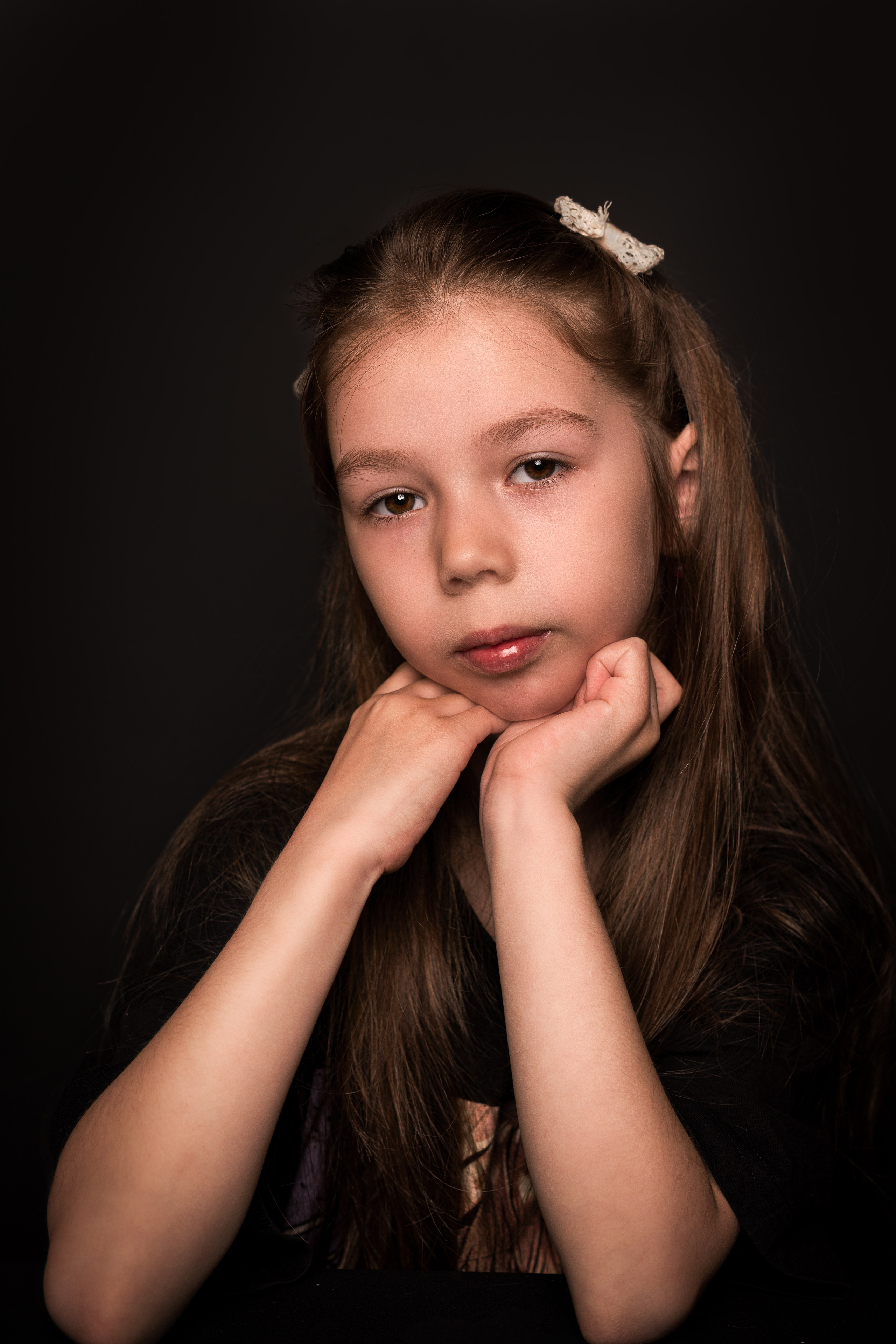 Детский сад, портреты на чёрном фоне. Фотограф Шунова Саша