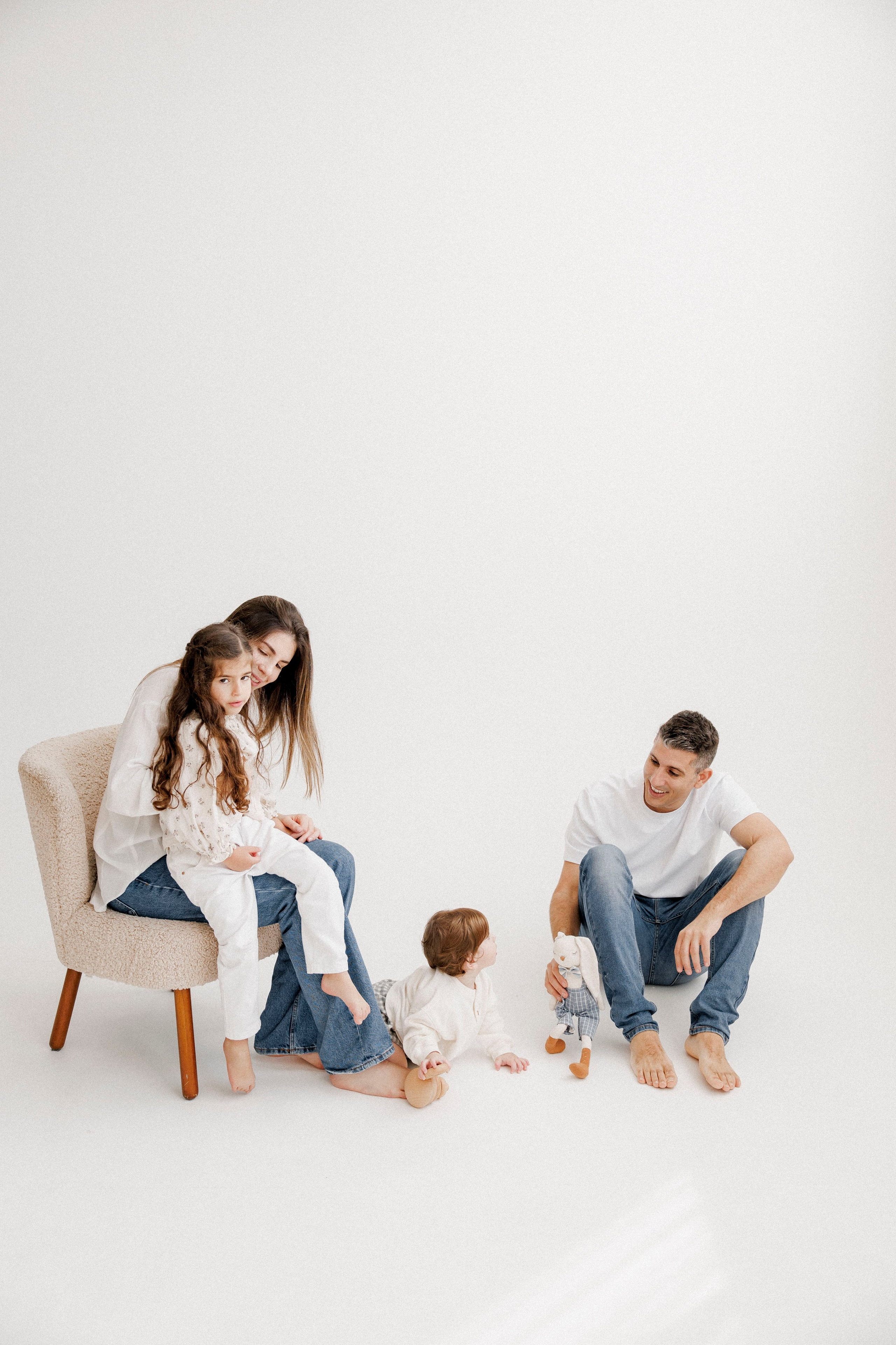 One year inside the White studio. Wedding and family photographer