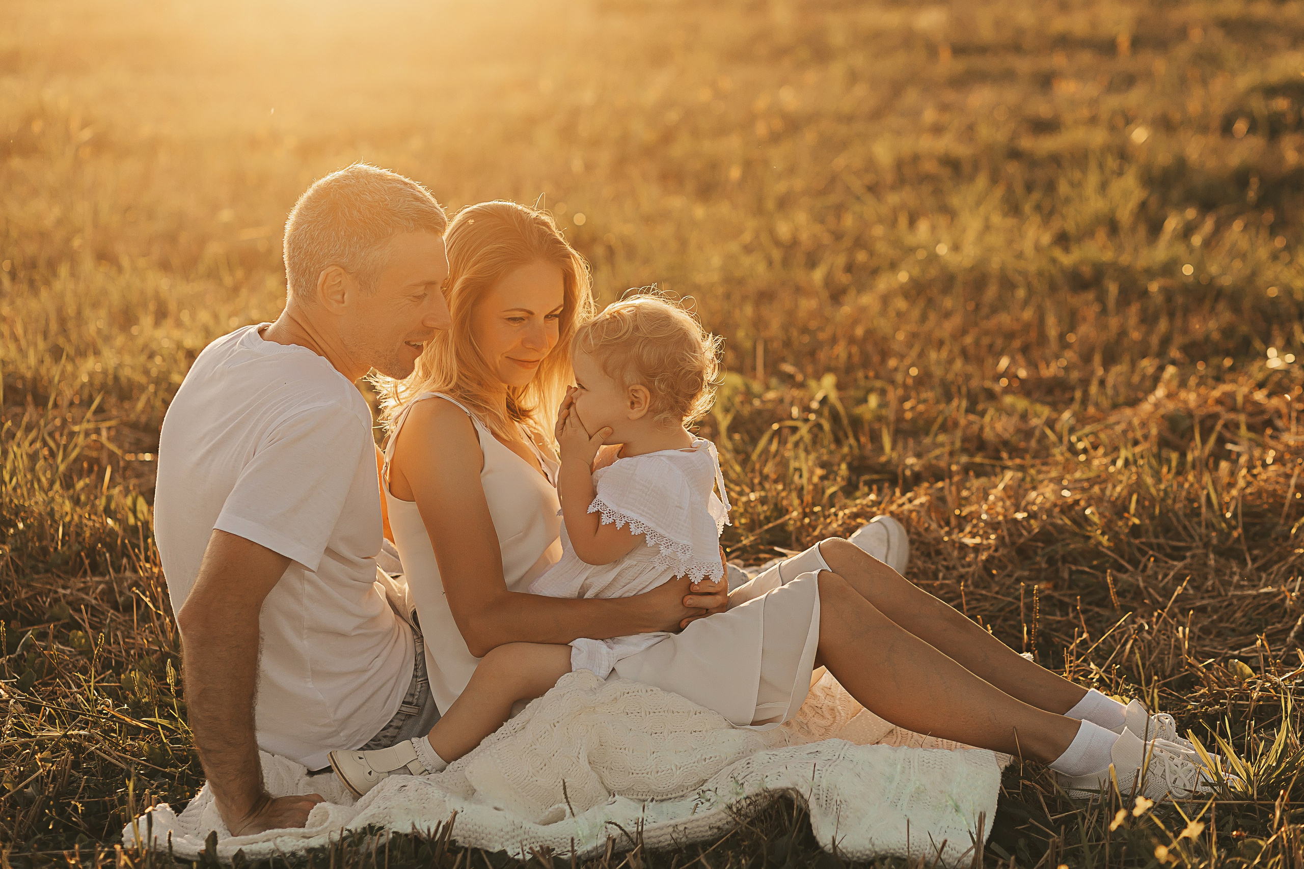 Фотосессия в поле со стогами. Семейный и женский фотограф в Москве Надежда Воробьева