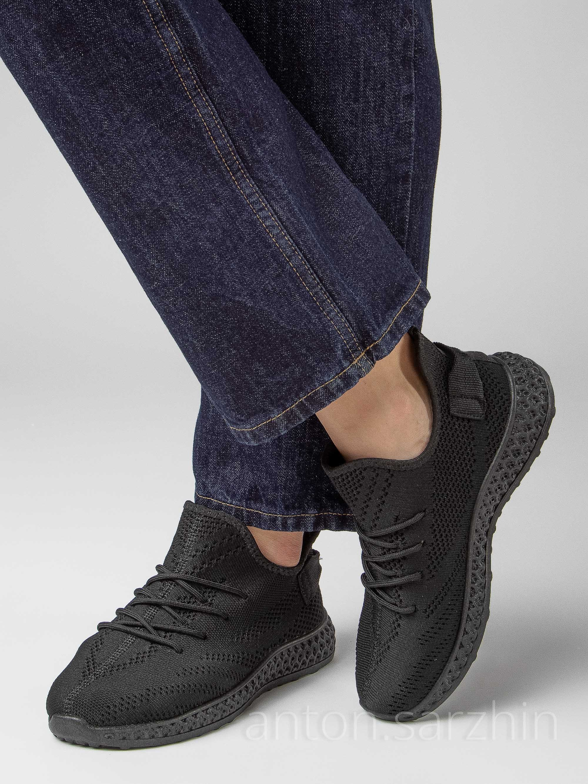 Модельная съемки кроссовок в студии