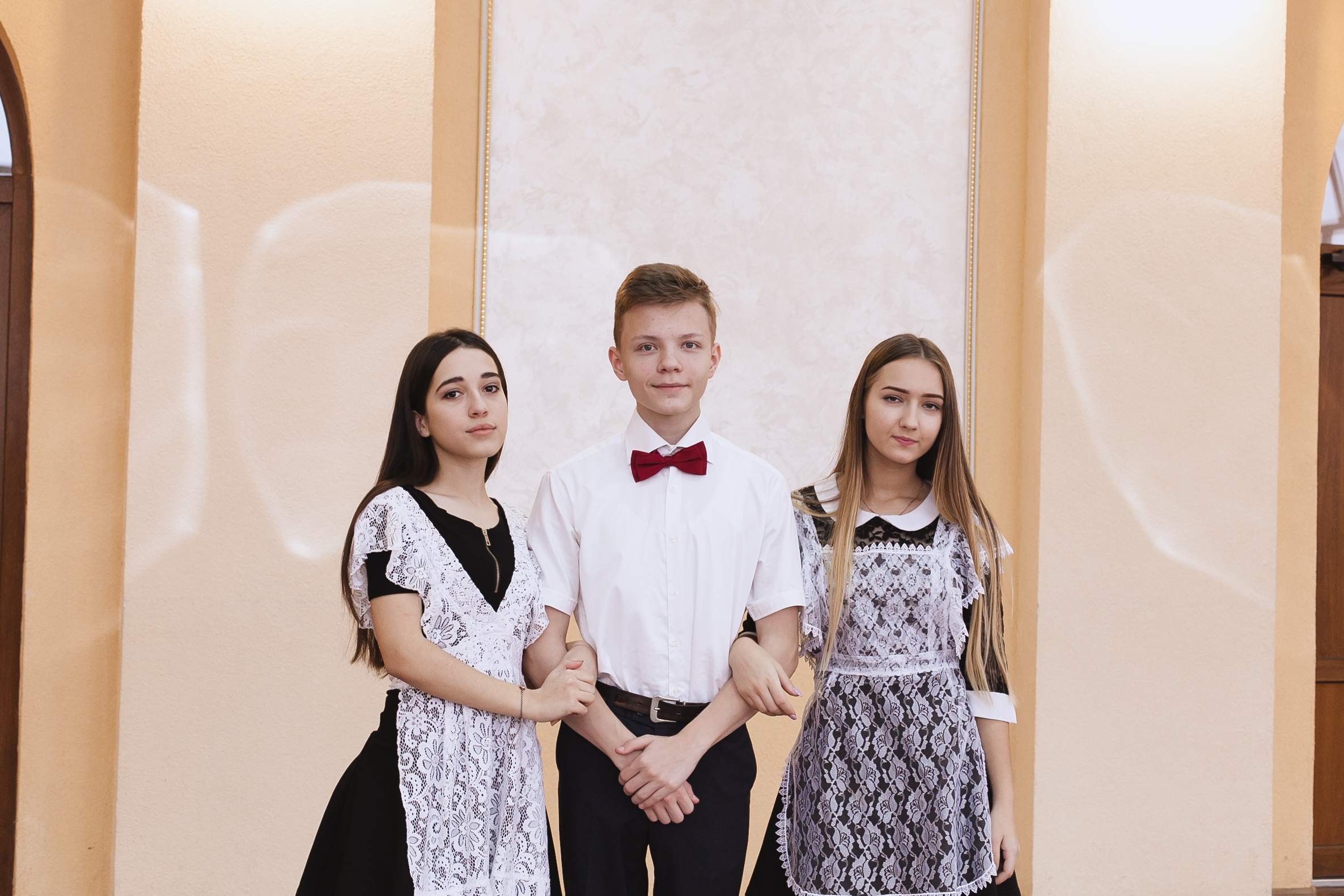 выпускной класс, групповое фото, общая фотография класса, одноклассники, школьники, школьные друзья, школа, выпускной, 11 класс, 1 сентября, фотосессия в школе, школьная фотосъемка