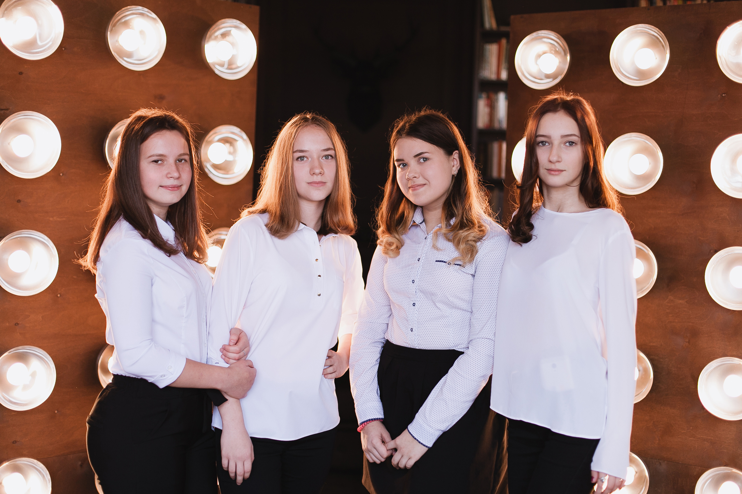 групповое фото, школьная фотография, выпускник, школьник, школа, выпускной класс, старшеклассники, школьные друзья, осень, 1 сентября, одноклассники, фотосессия в студии, школьный фотограф Ярославль