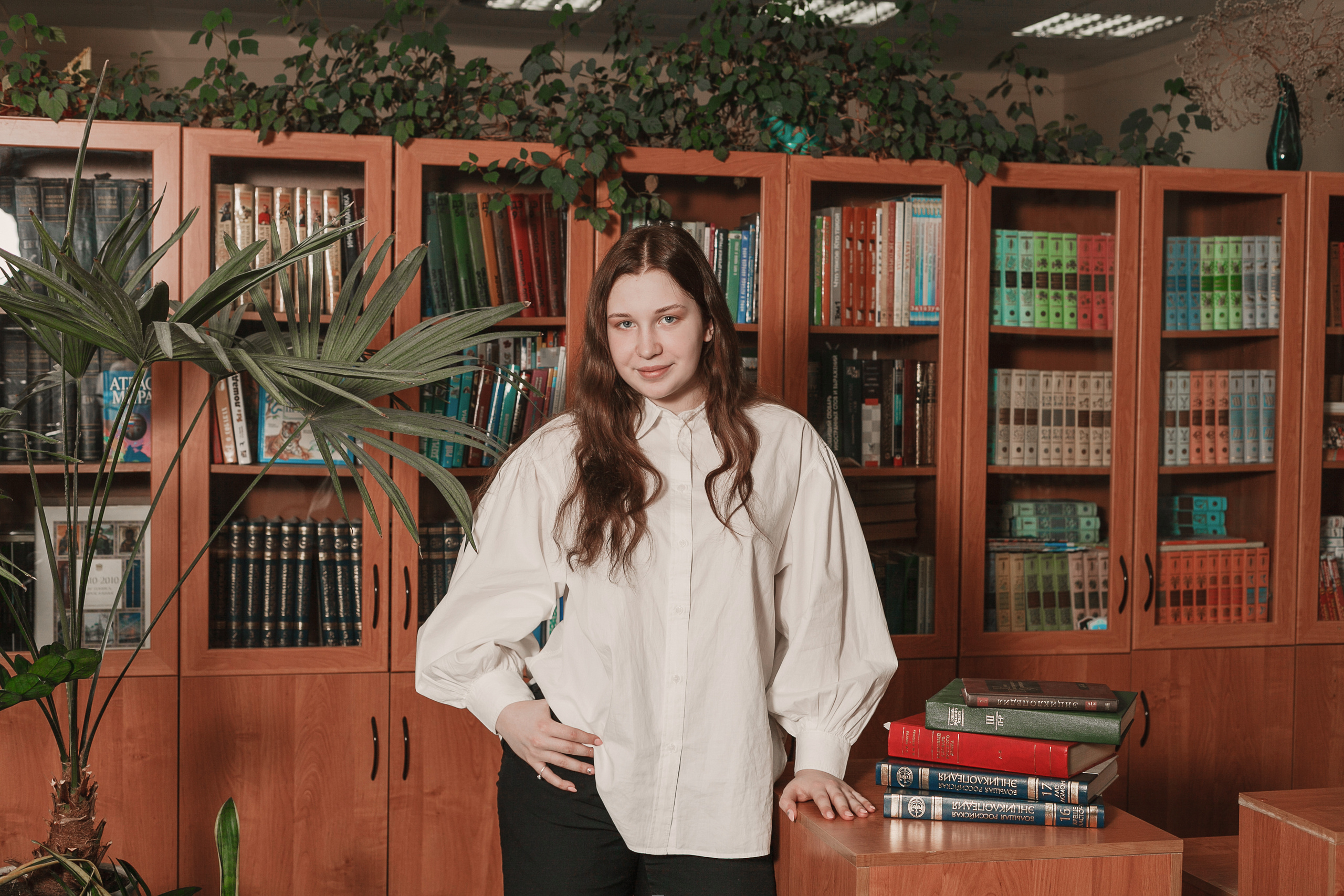 В школьной библиотеке г. Ярославль. Ирина Коновалова школьный фотограф. Выпускные альбомы Ярославль