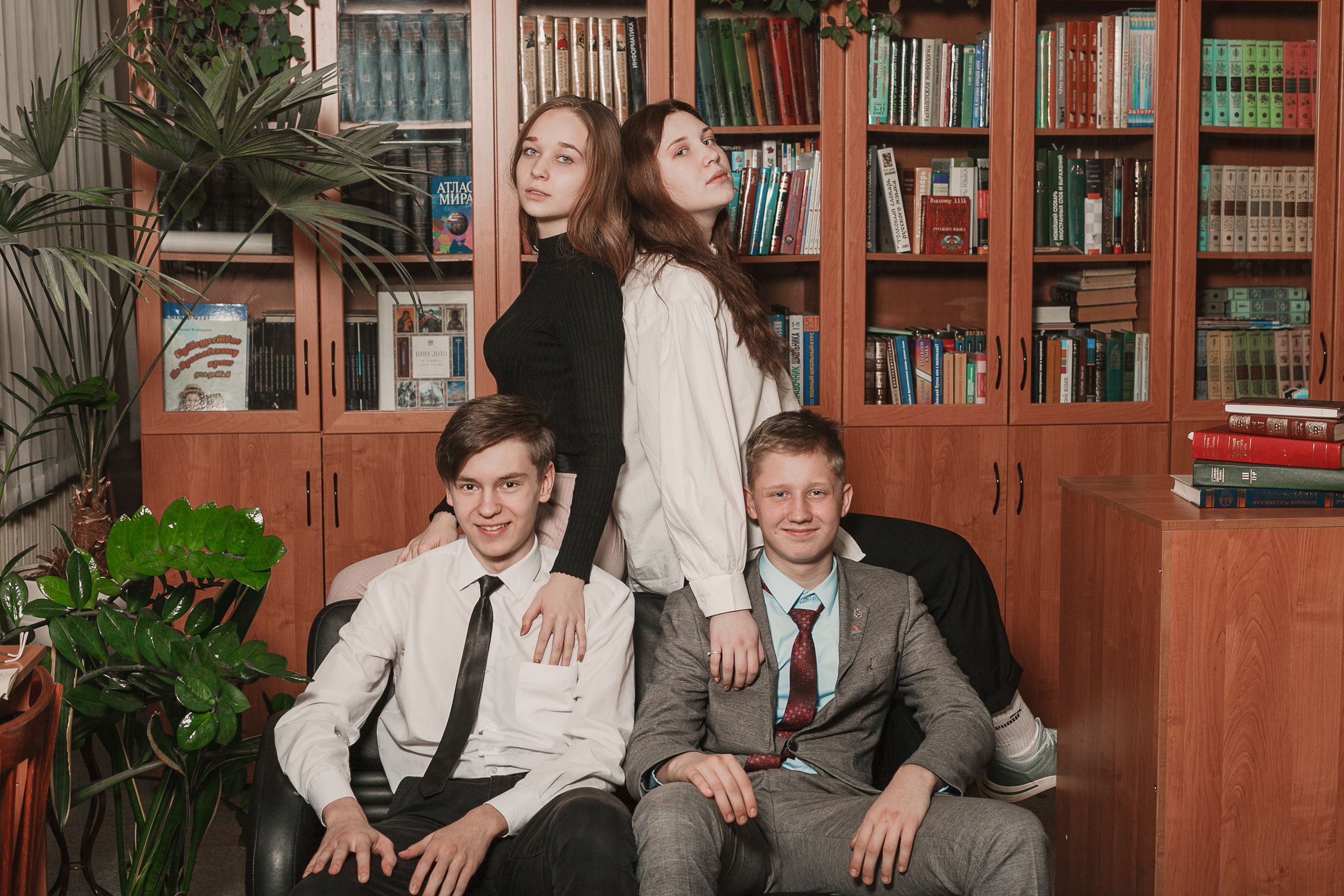 В школьной библиотеке г. Ярославль. Ирина Коновалова школьный фотограф. Выпускные альбомы Ярославль