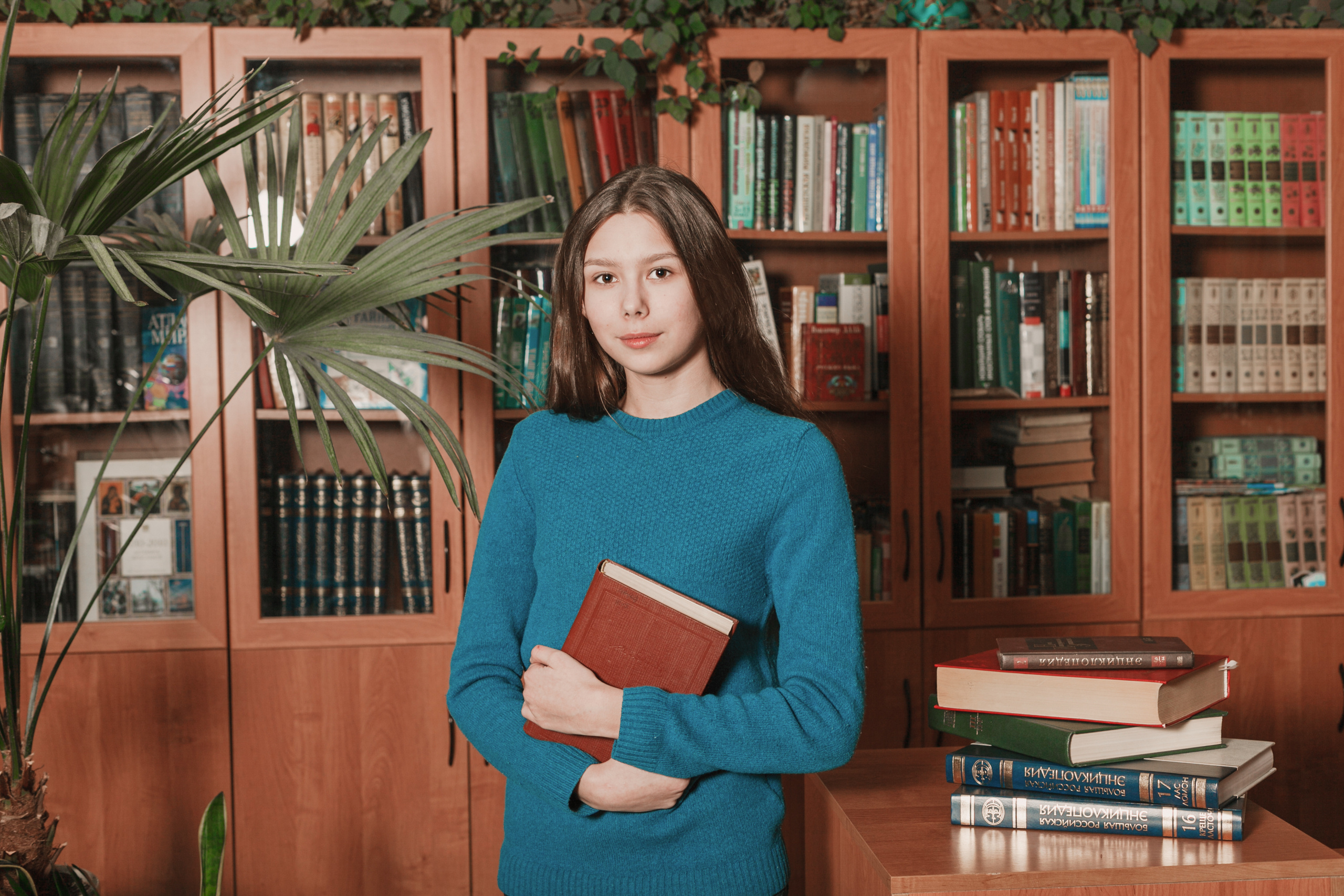 В школьной библиотеке г. Ярославль. Ирина Коновалова школьный фотограф. Выпускные альбомы Ярославль