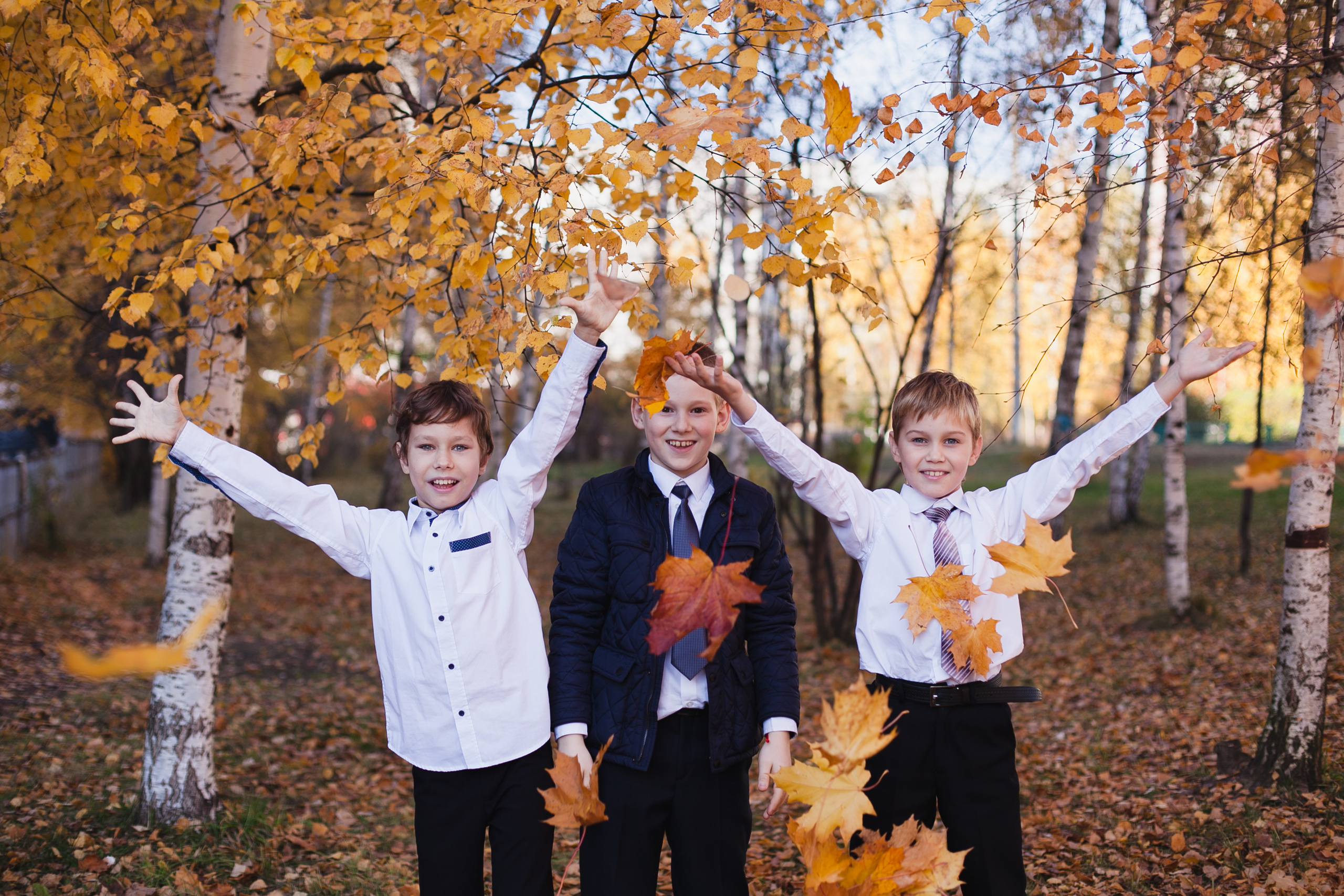 групповое фото, школьная фотография, выпускник, школьник, школа, выпускной класс, начальная школа, школьные друзья, осень, осенняя фотосессия,  1 сентября, октябрь, золотая осень
