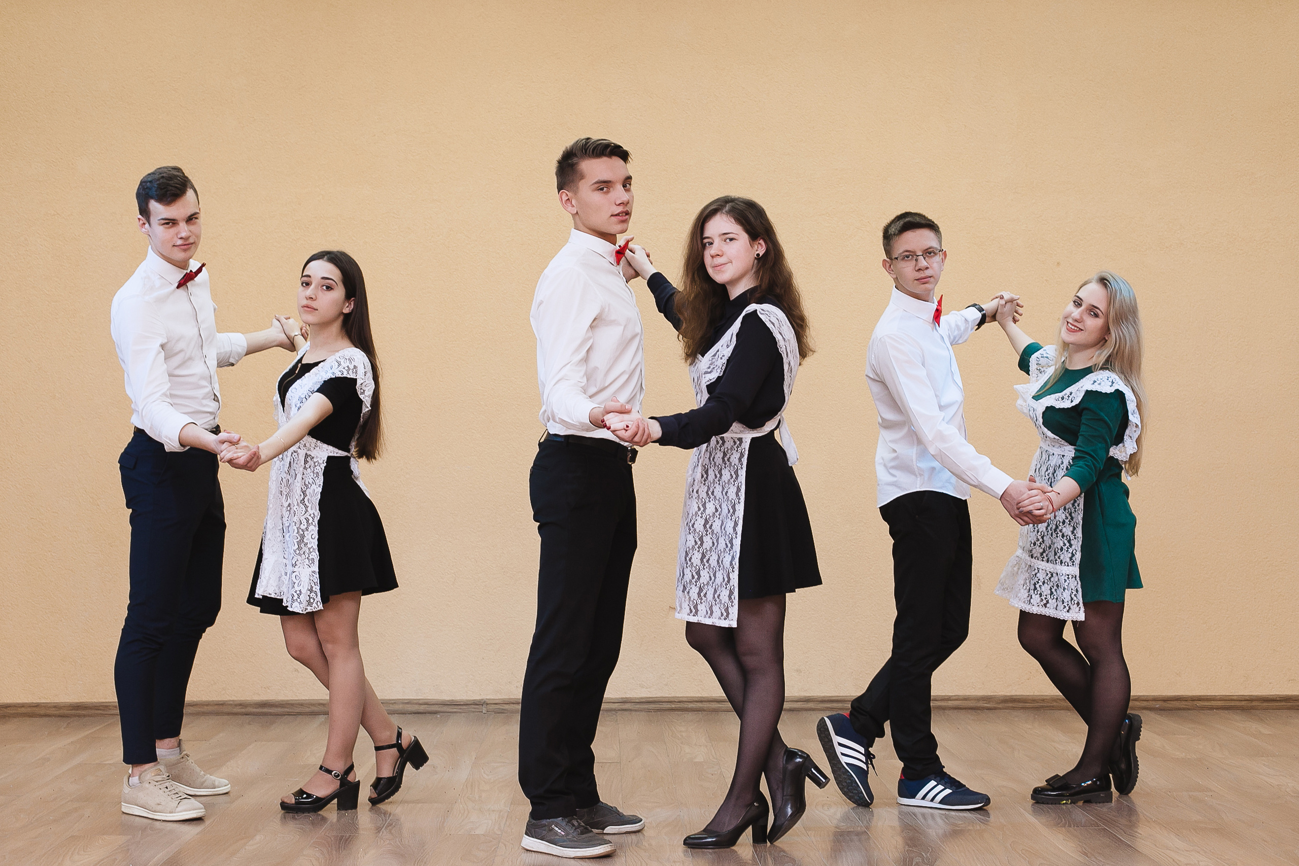 выпускной класс, групповое фото, общая фотография класса, одноклассники, школьники, школьные друзья, школа, выпускной, 11 класс, 1 сентября, фотосессия в школе, школьная фотосъемка