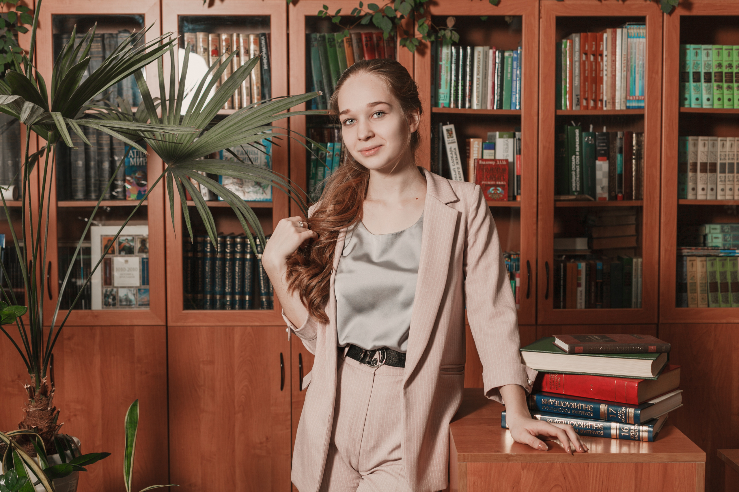 В школьной библиотеке г. Ярославль. Ирина Коновалова школьный фотограф. Выпускные альбомы Ярославль