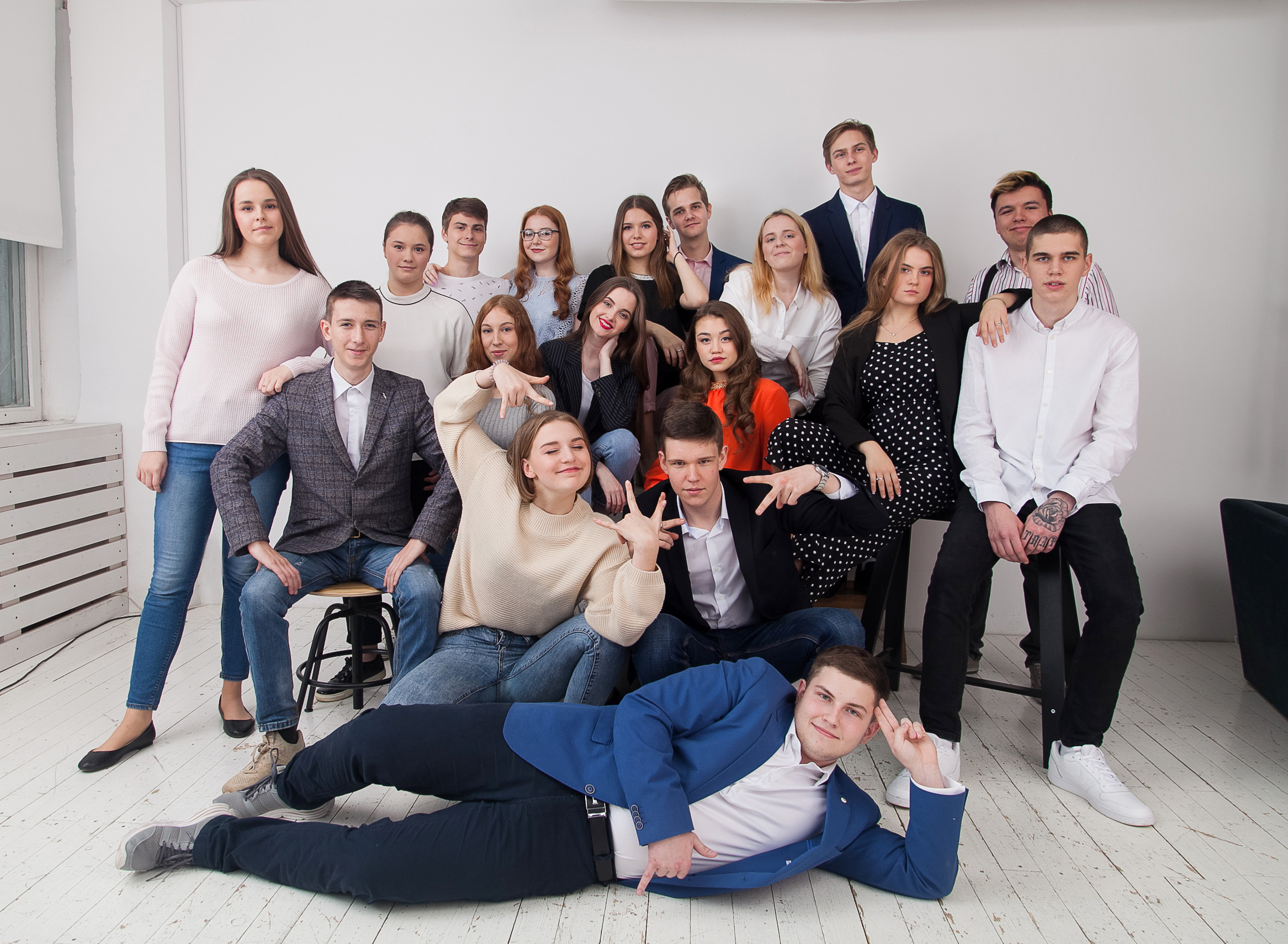 групповая фотография, фотография выпускников, фотография с друзьями, школьные друзья, школьники, школьный фотограф Ярославль