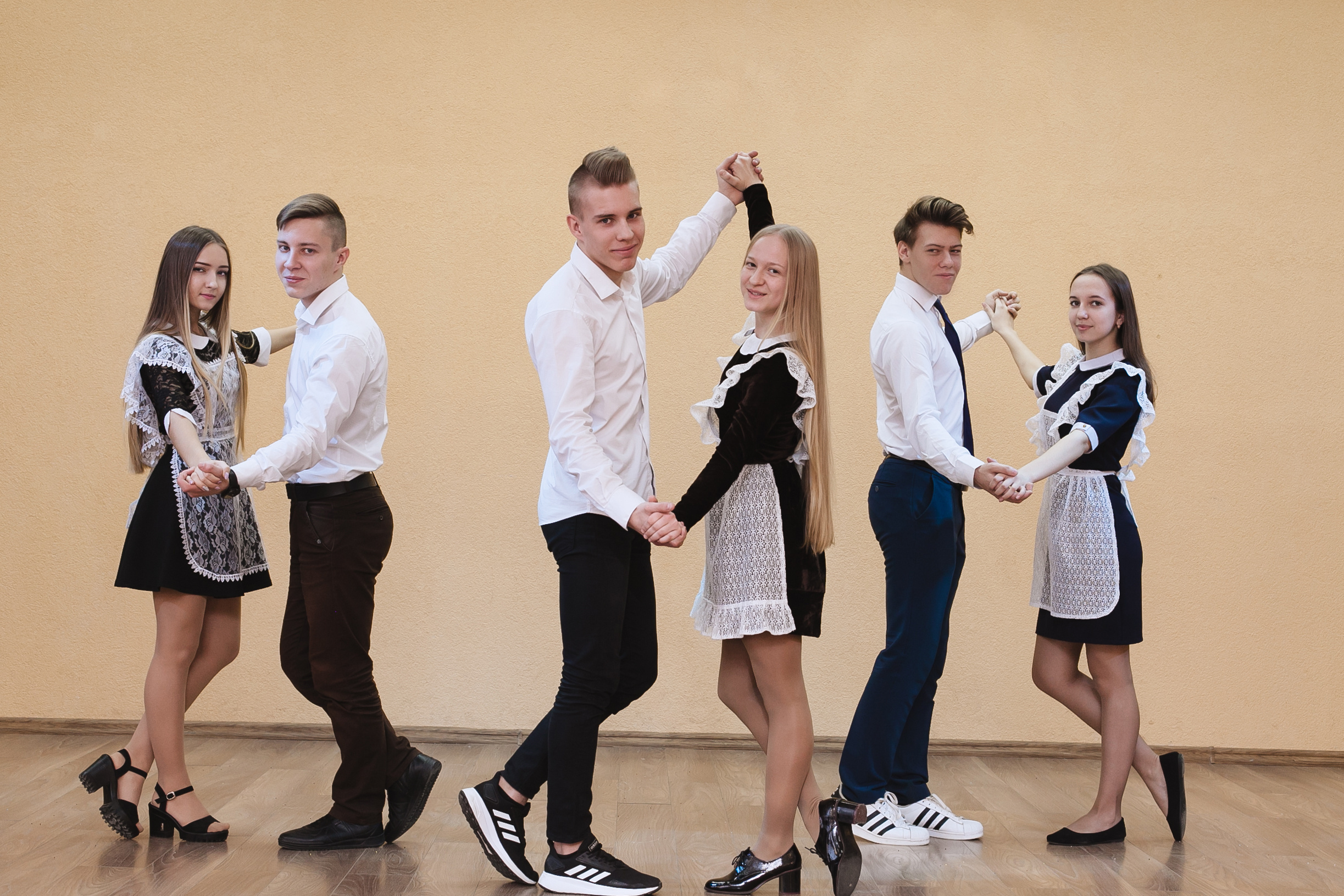 выпускной класс, групповое фото, общая фотография класса, одноклассники, школьники, школьные друзья, школа, выпускной, 11 класс, 1 сентября, фотосессия в школе, школьная фотосъемка