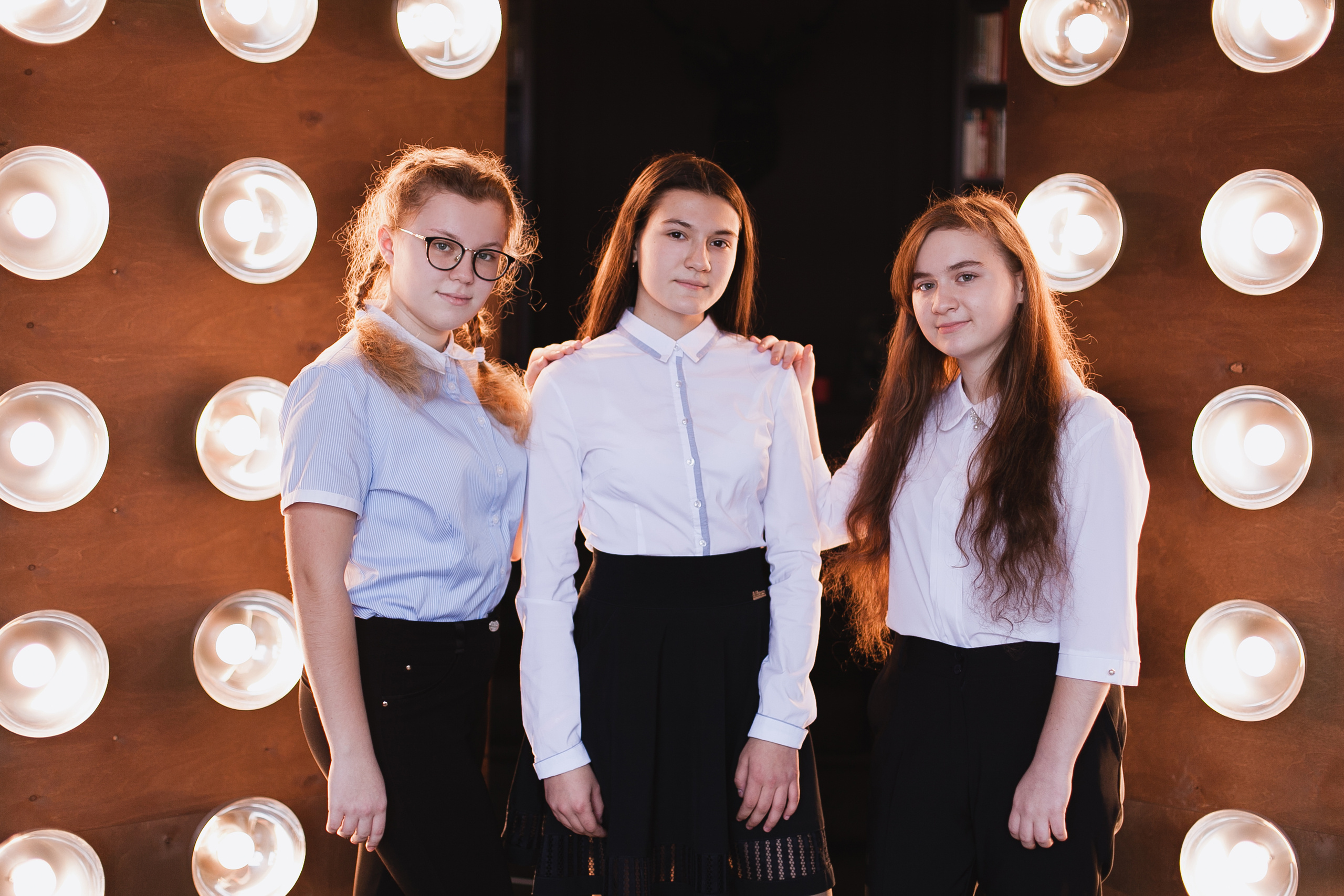 групповое фото, школьная фотография, выпускник, школьник, школа, выпускной класс, старшеклассники, школьные друзья, осень, 1 сентября, одноклассники, фотосессия в студии, школьный фотограф Ярославль