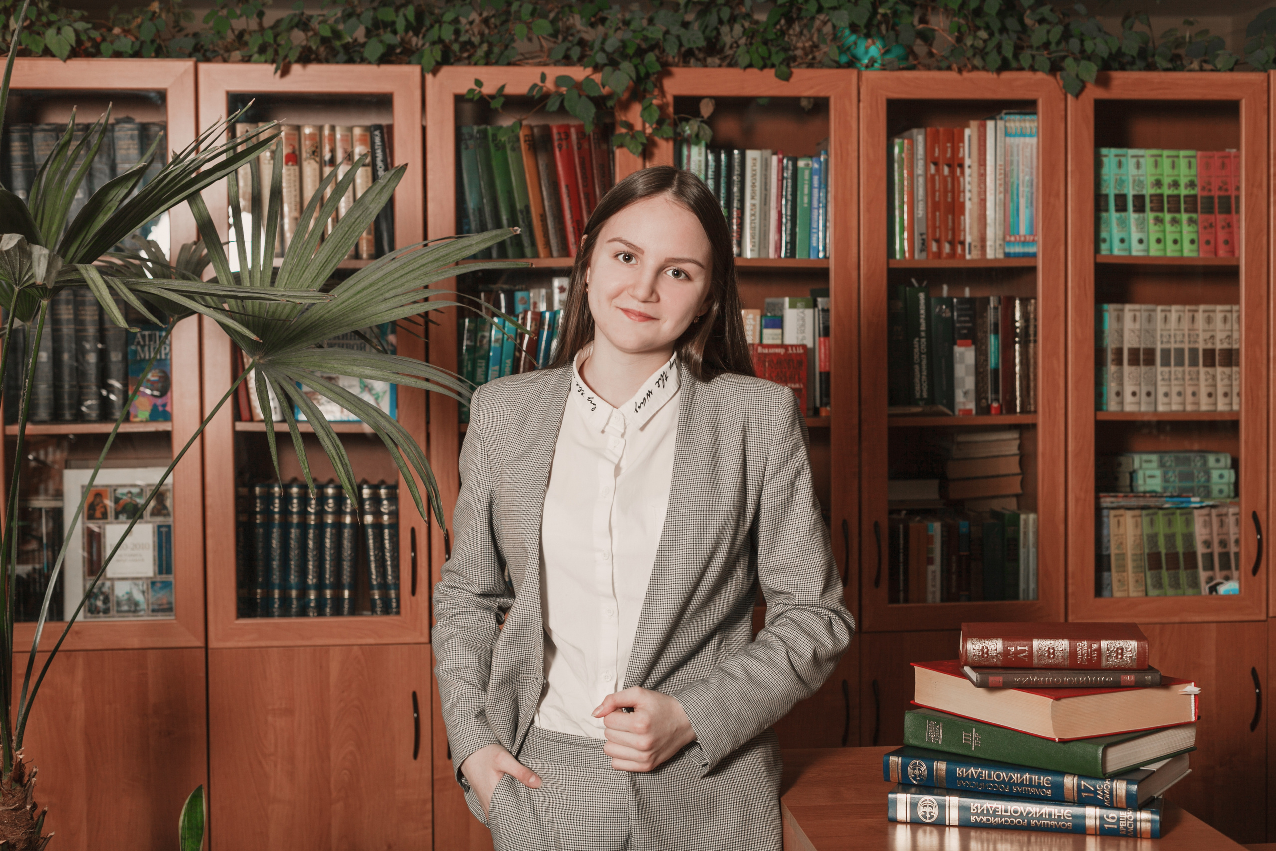 В школьной библиотеке г. Ярославль. Ирина Коновалова школьный фотограф. Выпускные альбомы Ярославль