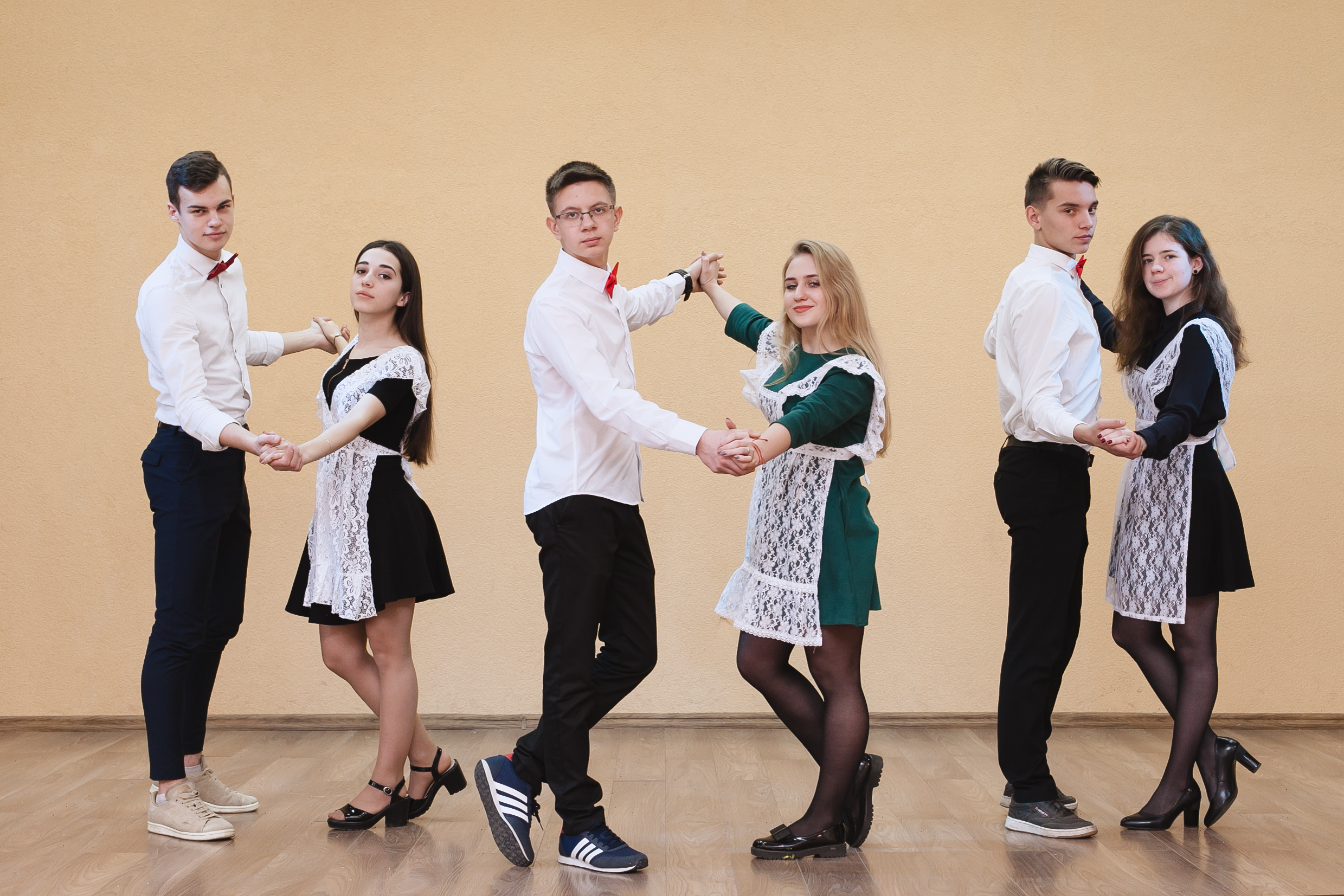 выпускной класс, групповое фото, общая фотография класса, одноклассники, школьники, школьные друзья, школа, выпускной, 11 класс, 1 сентября, фотосессия в школе, школьная фотосъемка