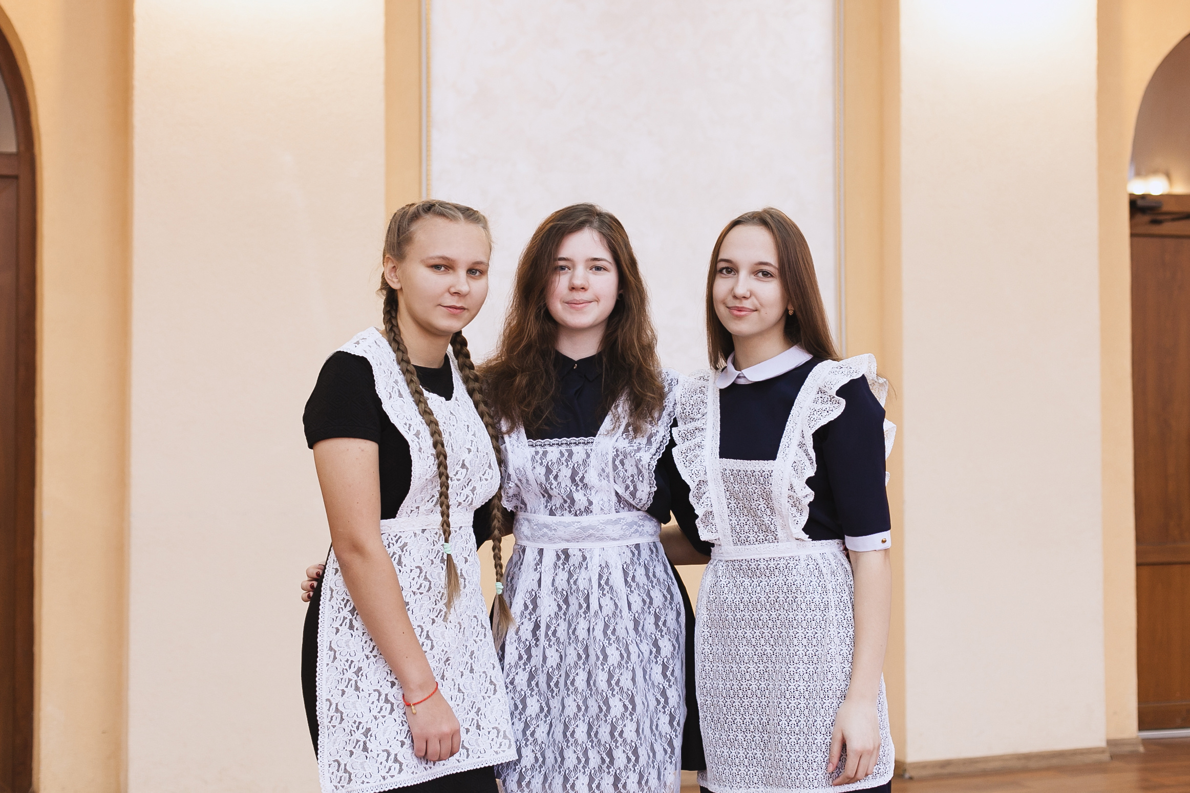 выпускной класс, групповое фото, общая фотография класса, одноклассники, школьники, школьные друзья, школа, выпускной, 11 класс, 1 сентября, фотосессия в школе, школьная фотосъемка