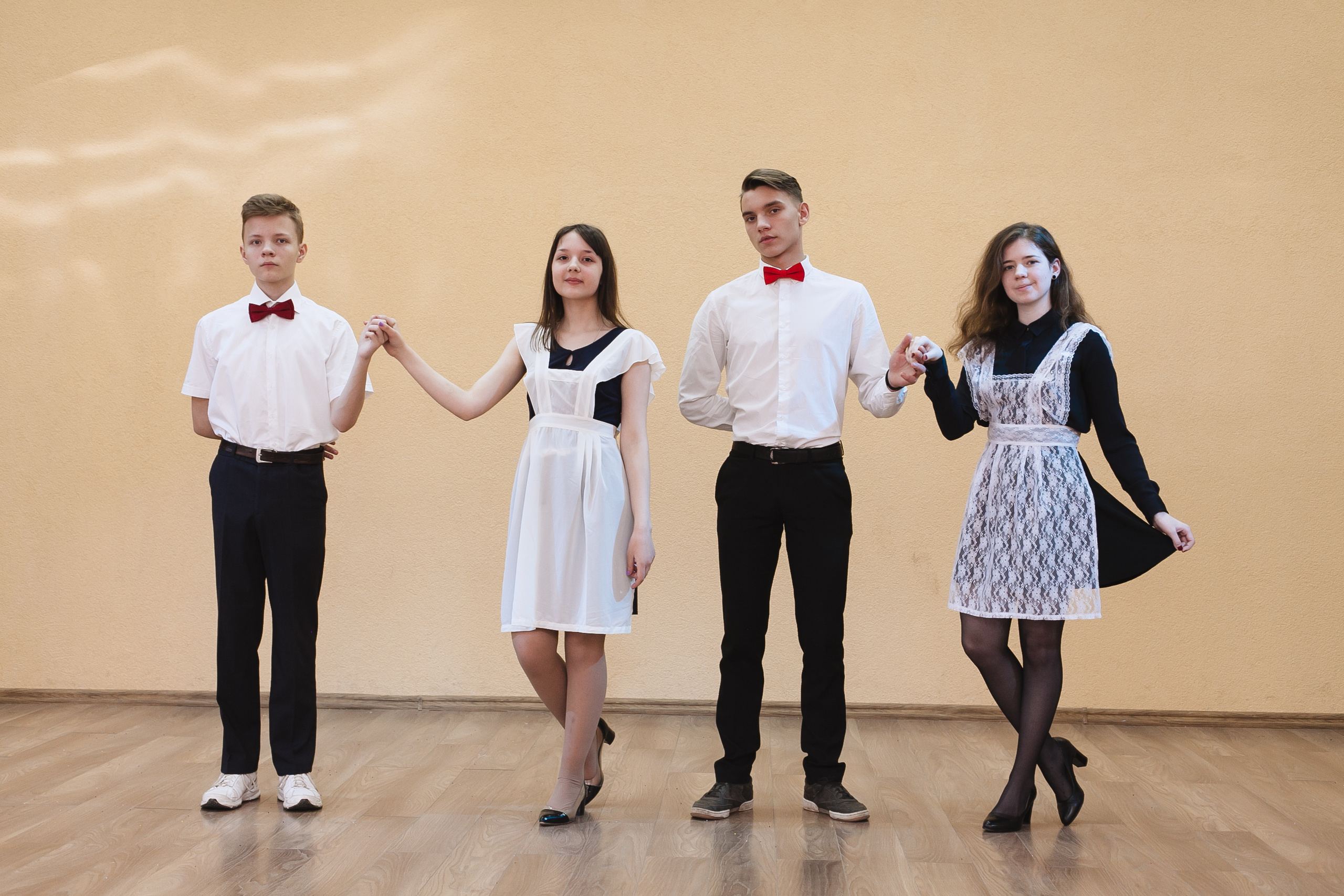 выпускной класс, групповое фото, общая фотография класса, одноклассники, школьники, школьные друзья, школа, выпускной, 11 класс, 1 сентября, фотосессия в школе, школьная фотосъемка