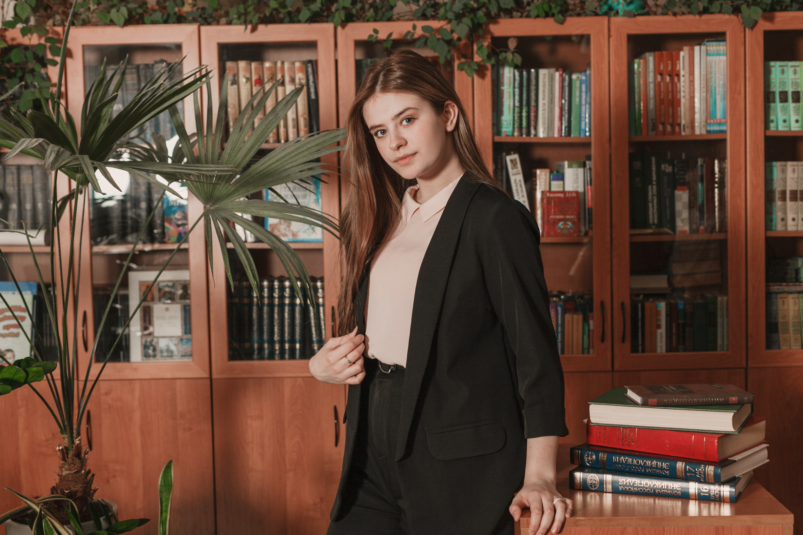 В школьной библиотеке г. Ярославль. Ирина Коновалова школьный фотограф. Выпускные альбомы Ярославль