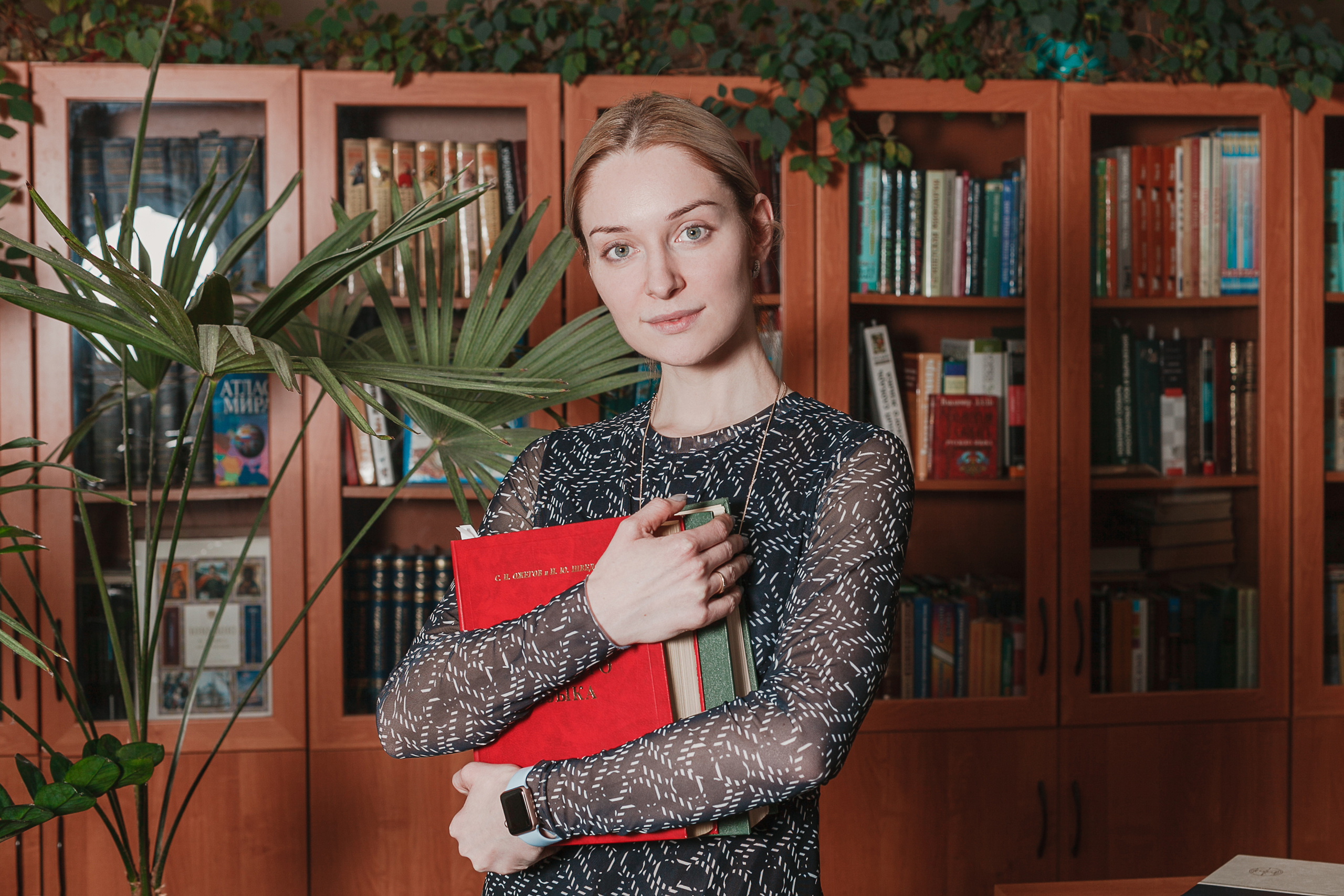 В школьной библиотеке г. Ярославль. Ирина Коновалова школьный фотограф. Выпускные альбомы Ярославль