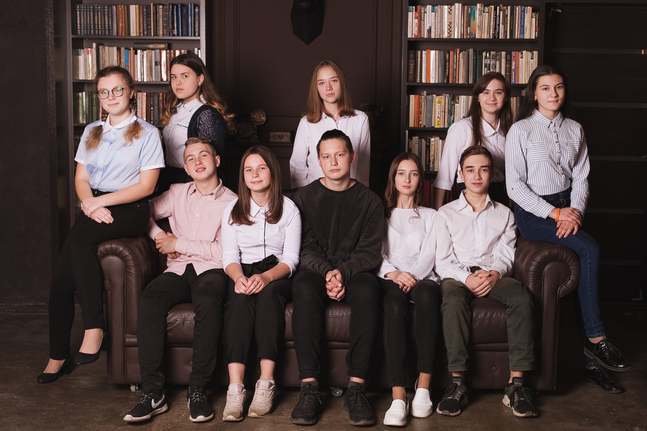 групповое фото, школьная фотография, выпускник, школьник, школа, выпускной класс, старшеклассники, школьные друзья, осень, 1 сентября, одноклассники, фотосессия в студии, школьный фотограф Ярославль