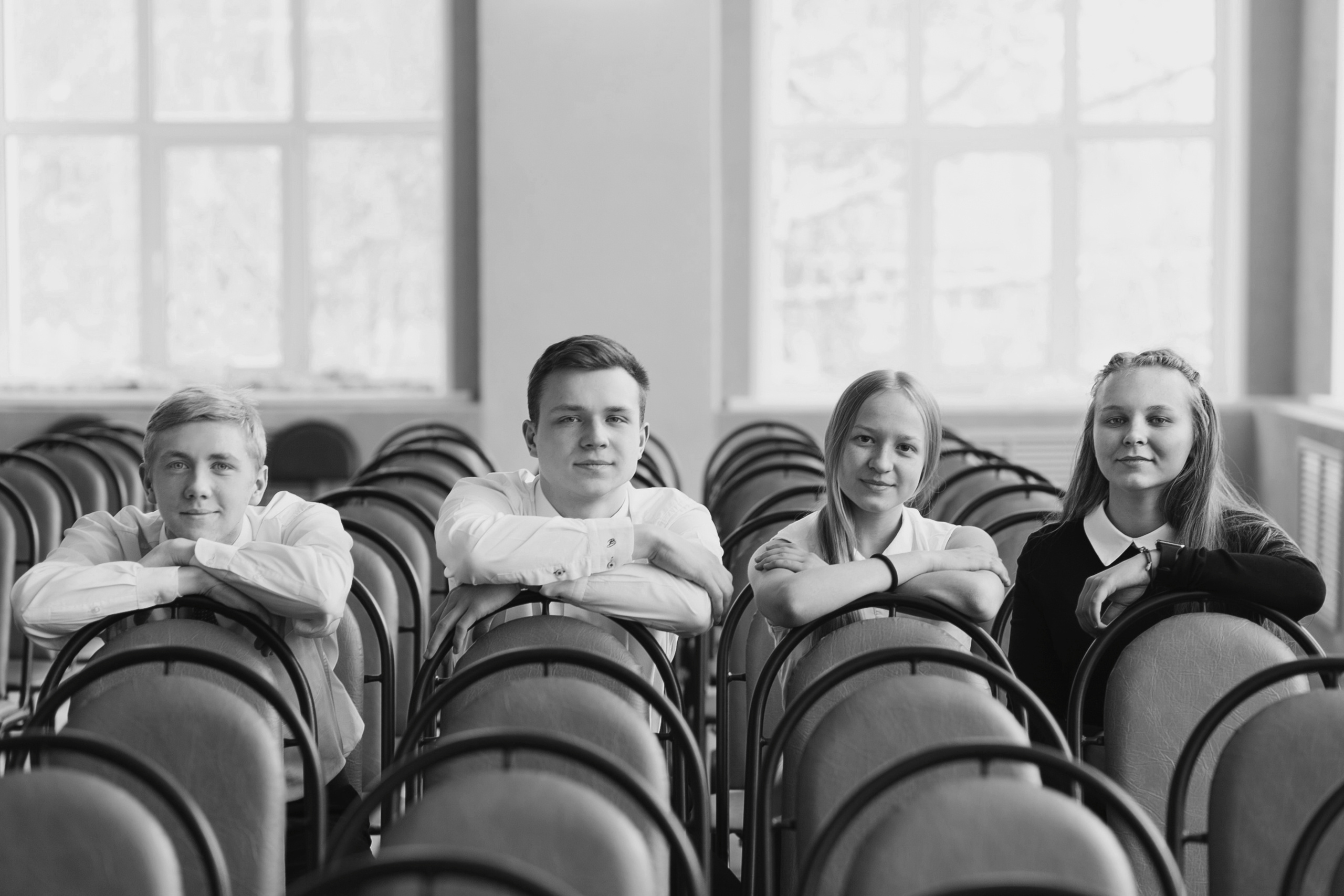 выпускной класс, групповое фото, общая фотография класса, одноклассники, школьники, школьные друзья, школа, выпускной, 11 класс, 1 сентября, фотосессия в школе, школьная фотосъемка