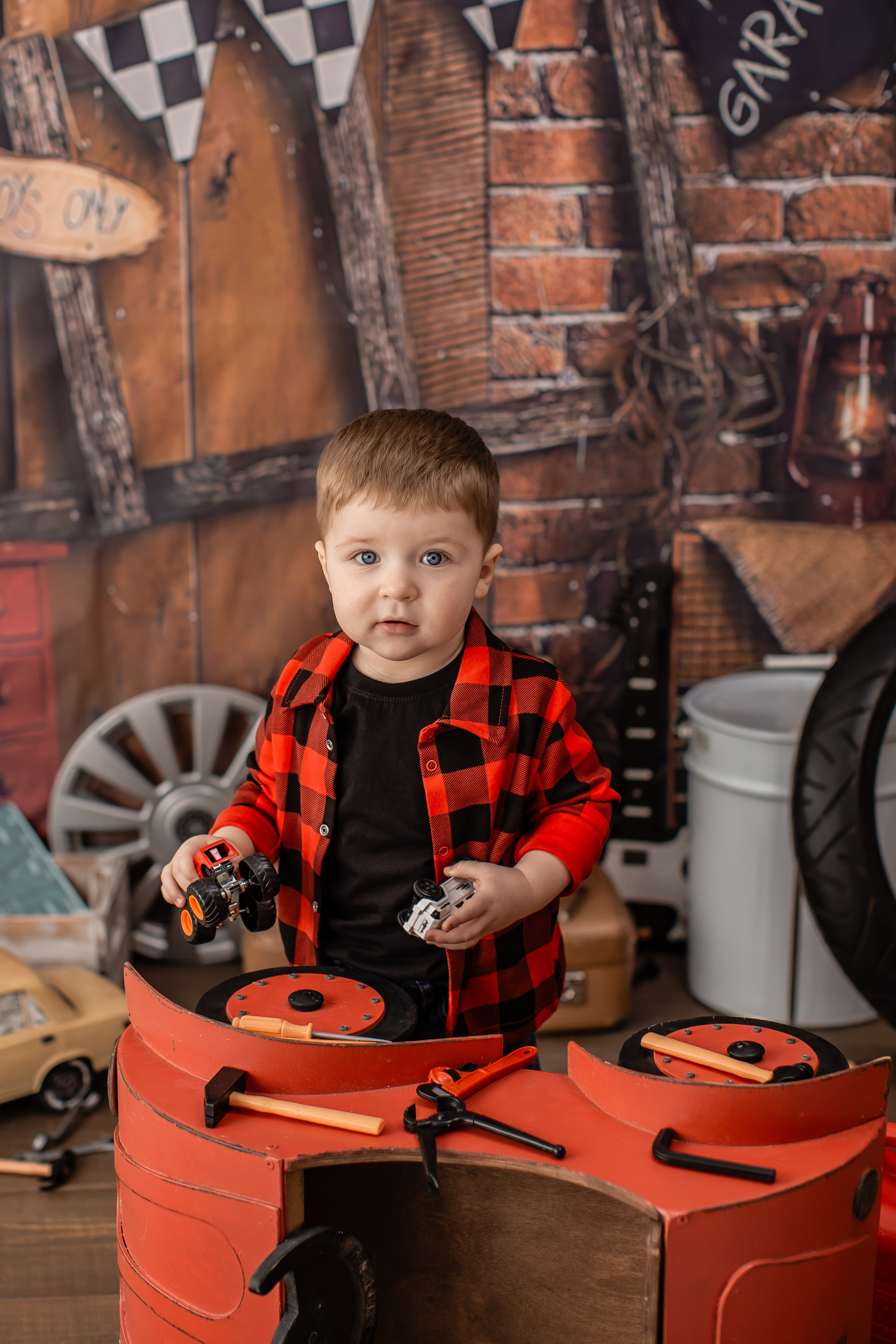 Фотодень " ГАРАЖ «(для 1-4 года) 20.09.26 г запись идёт. Детский семейный фотограф на первый годик город Новосибирск Дымова Светлана пакеты всё включено 1-3 года