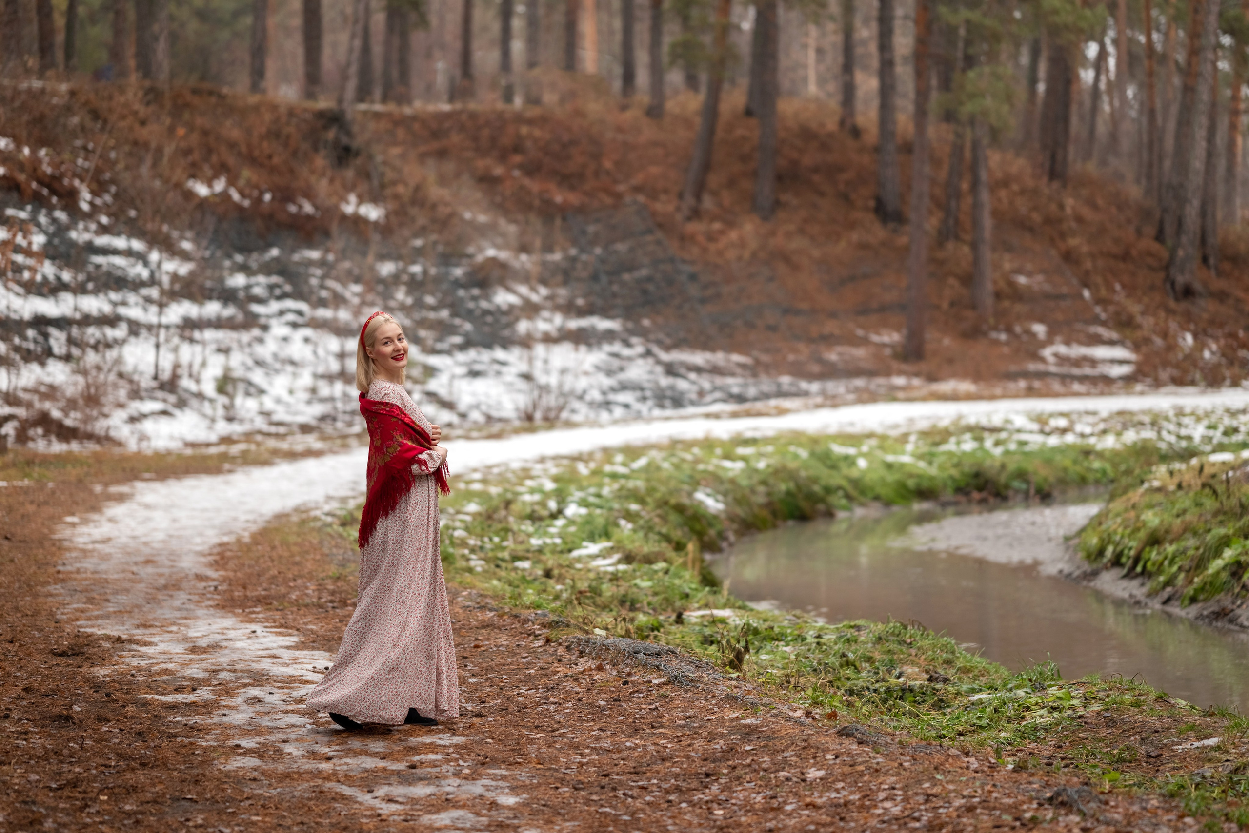 Яна. Прогулка в лесу. Фотограф в Тюмени Голышева Елена
