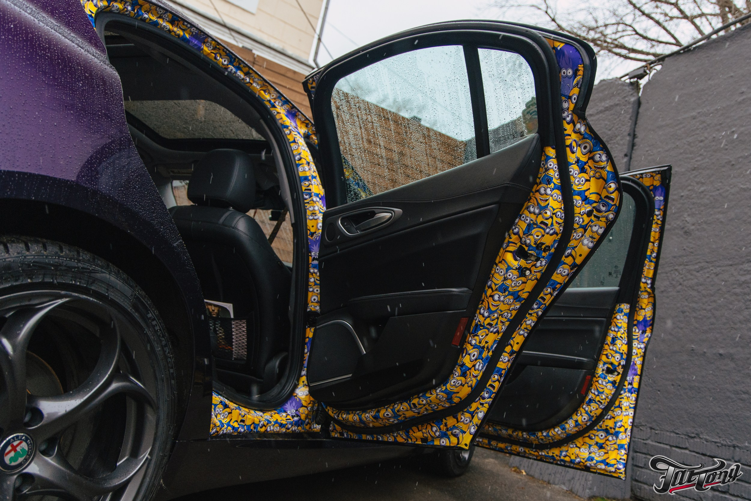 Alfa Romeo Giulia ремни безопасности с принтом и оклейка проемов. DeLorein