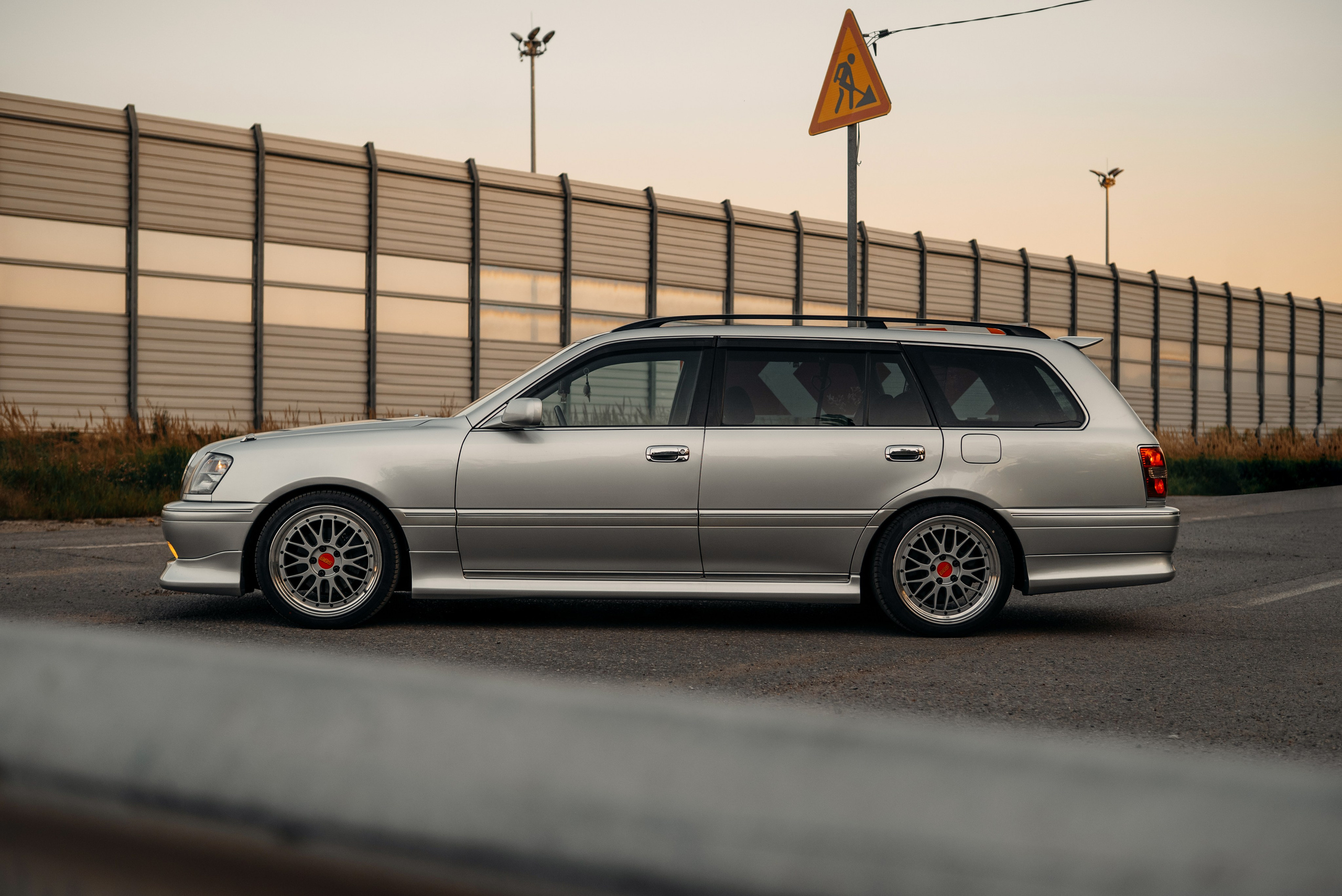 Toyota Crown Estate Athlete V JZS171W. DeLorein