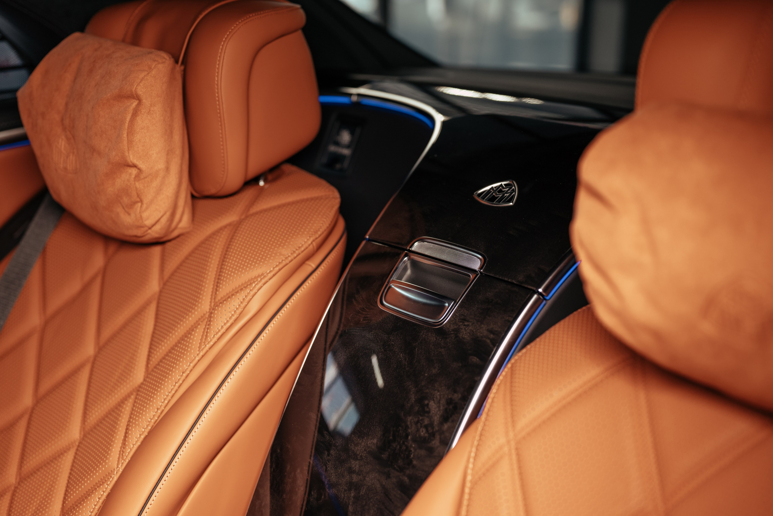 Mercedes Maybach v12 Black. DeLorein