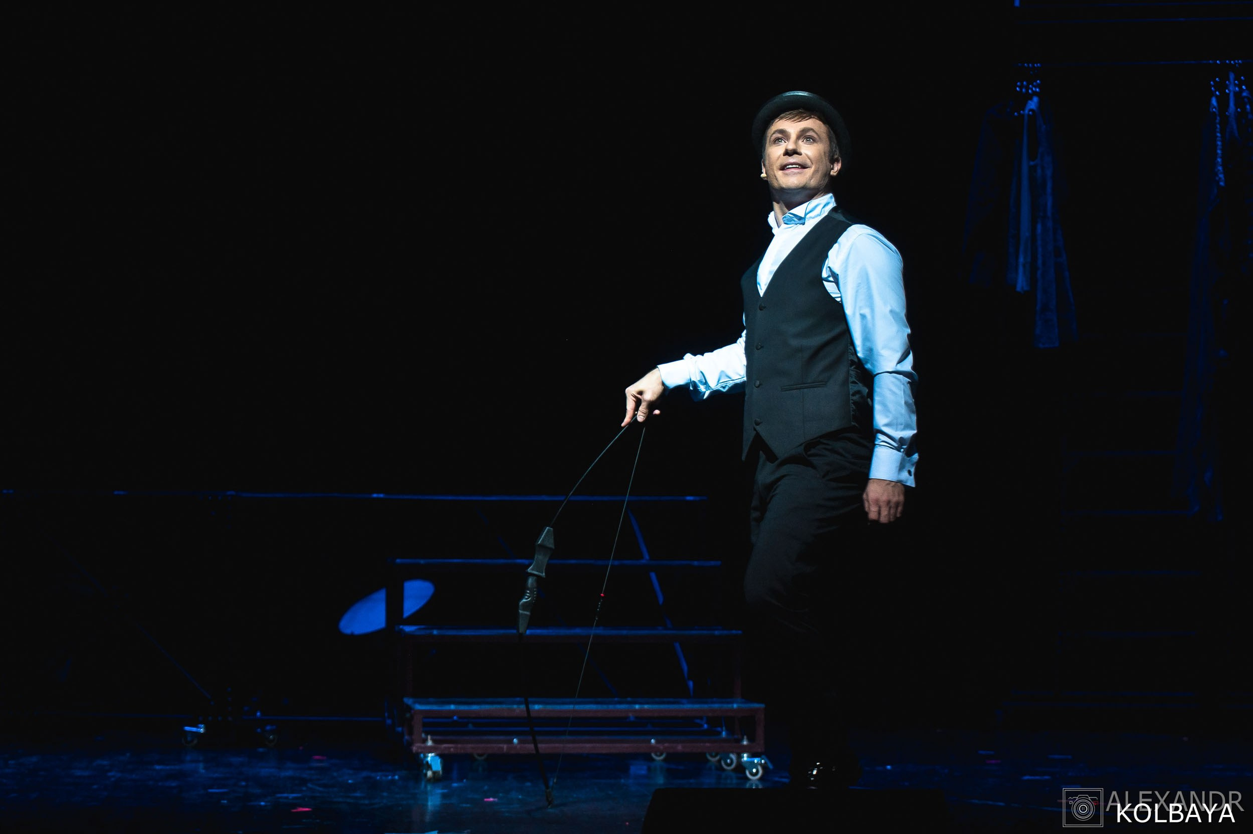 Фотографии со спектакля «Привет, я тетя Чарли». Концертный и театральный репортажный фотограф в Москве Александр Колбая