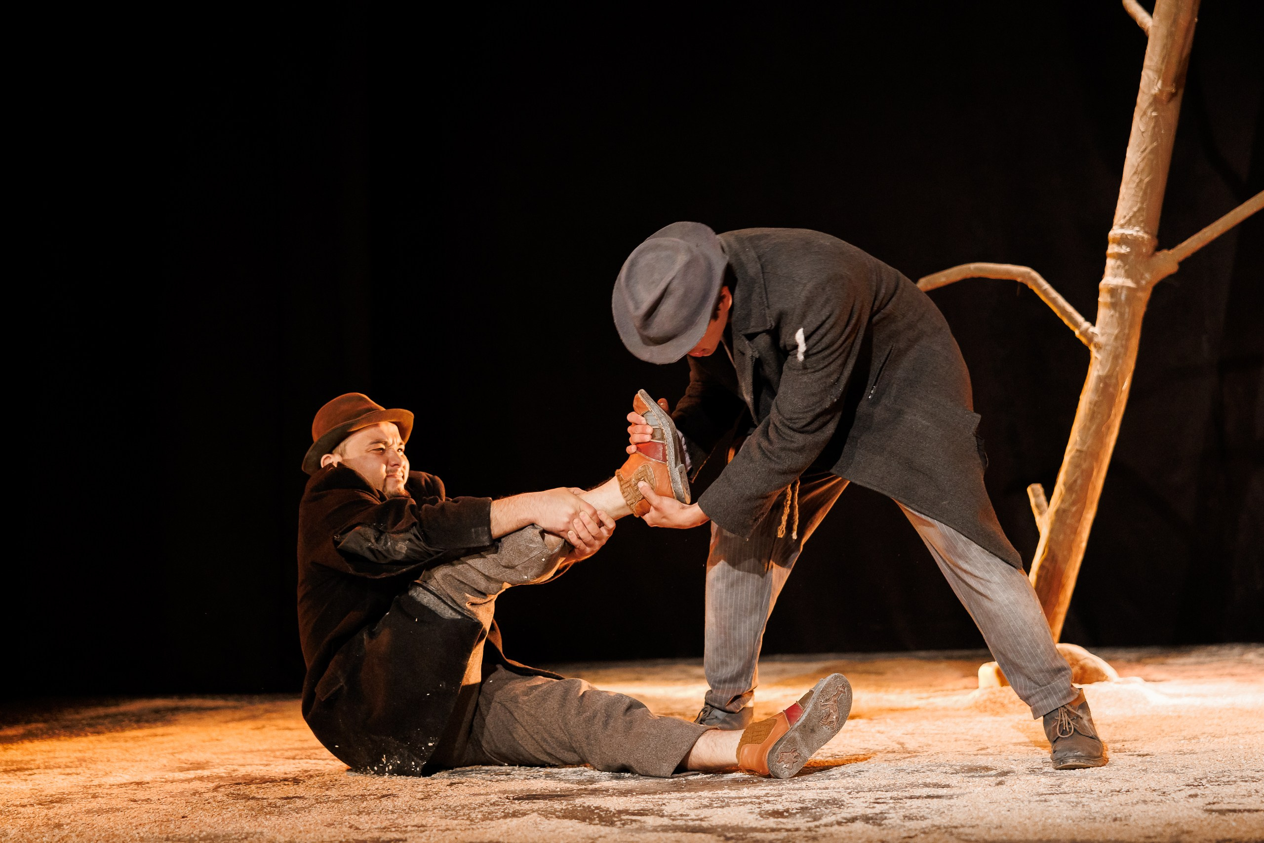 Спектакль «В ожидании Годо» от театра Д. Лица в СПб. Фотограф в Санкт-Петербурге — Сергей Петров