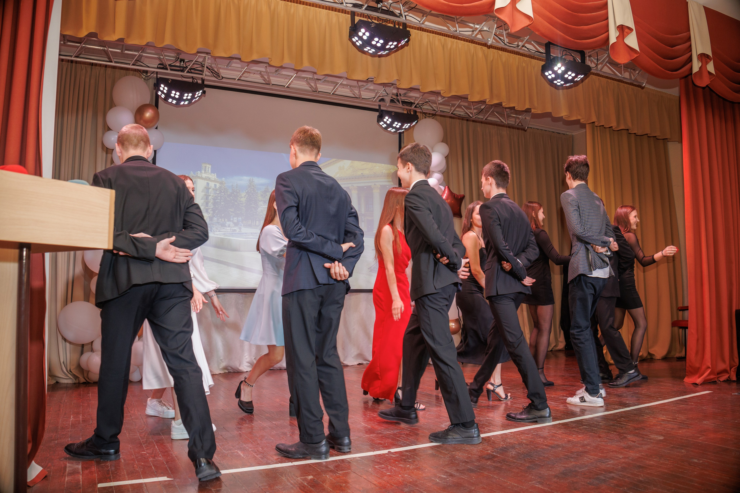 Вручение аттестатов. Свадебный и семейный фотограф в Новосибирске Ирина Дорошкова