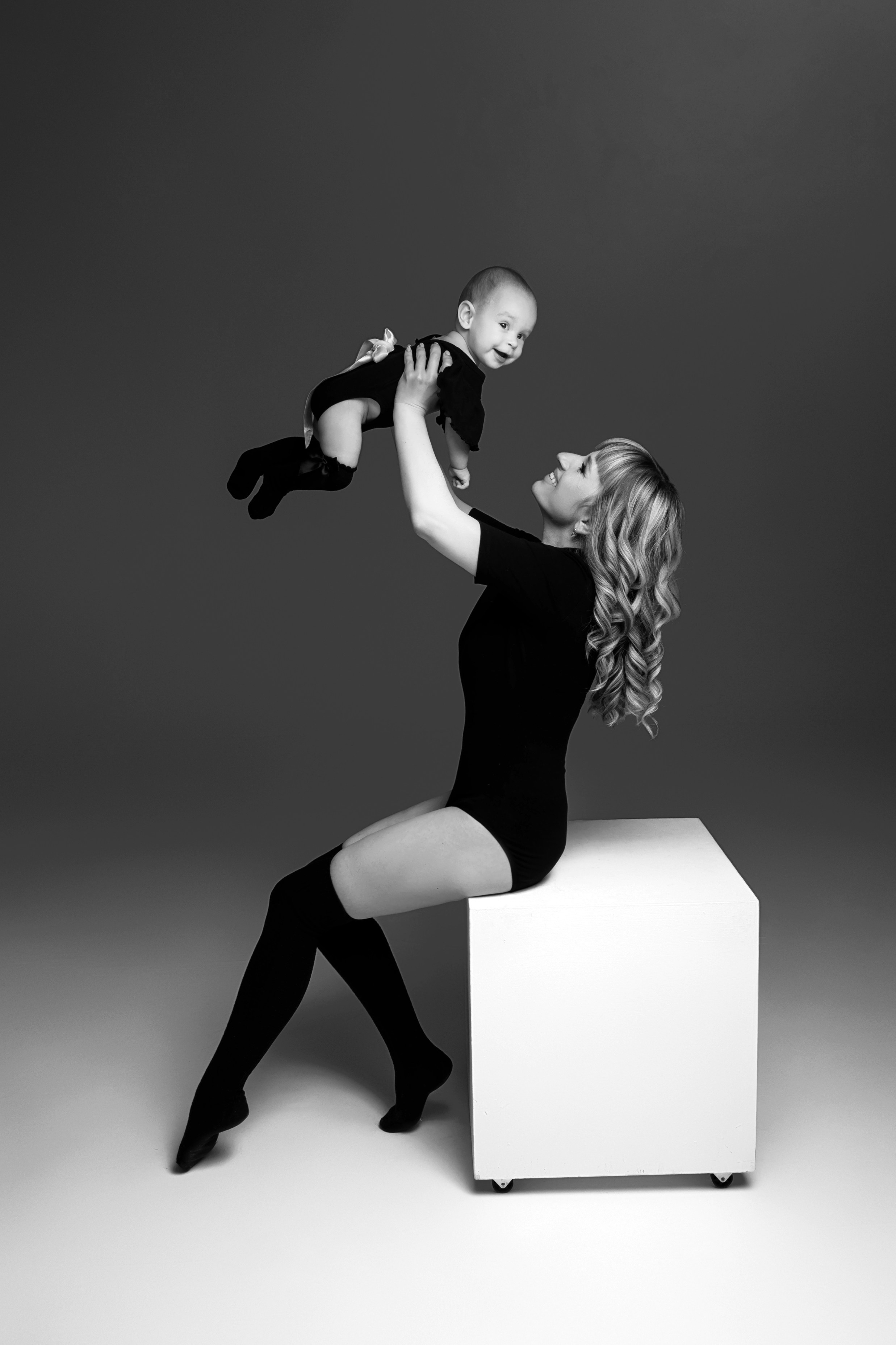 Боди 42-46 черное плюс гольфы. Фотограф Анна Качан