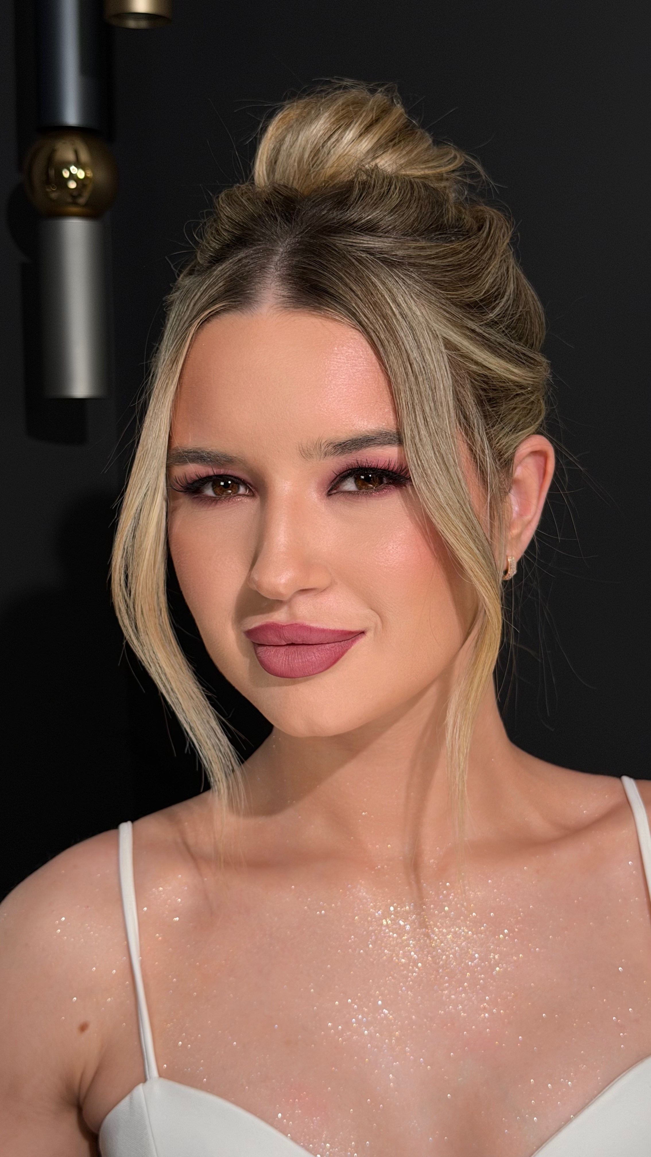 Образы. Студия визажистов, стилистов по прическам, бровистов и мастеров по ресницам