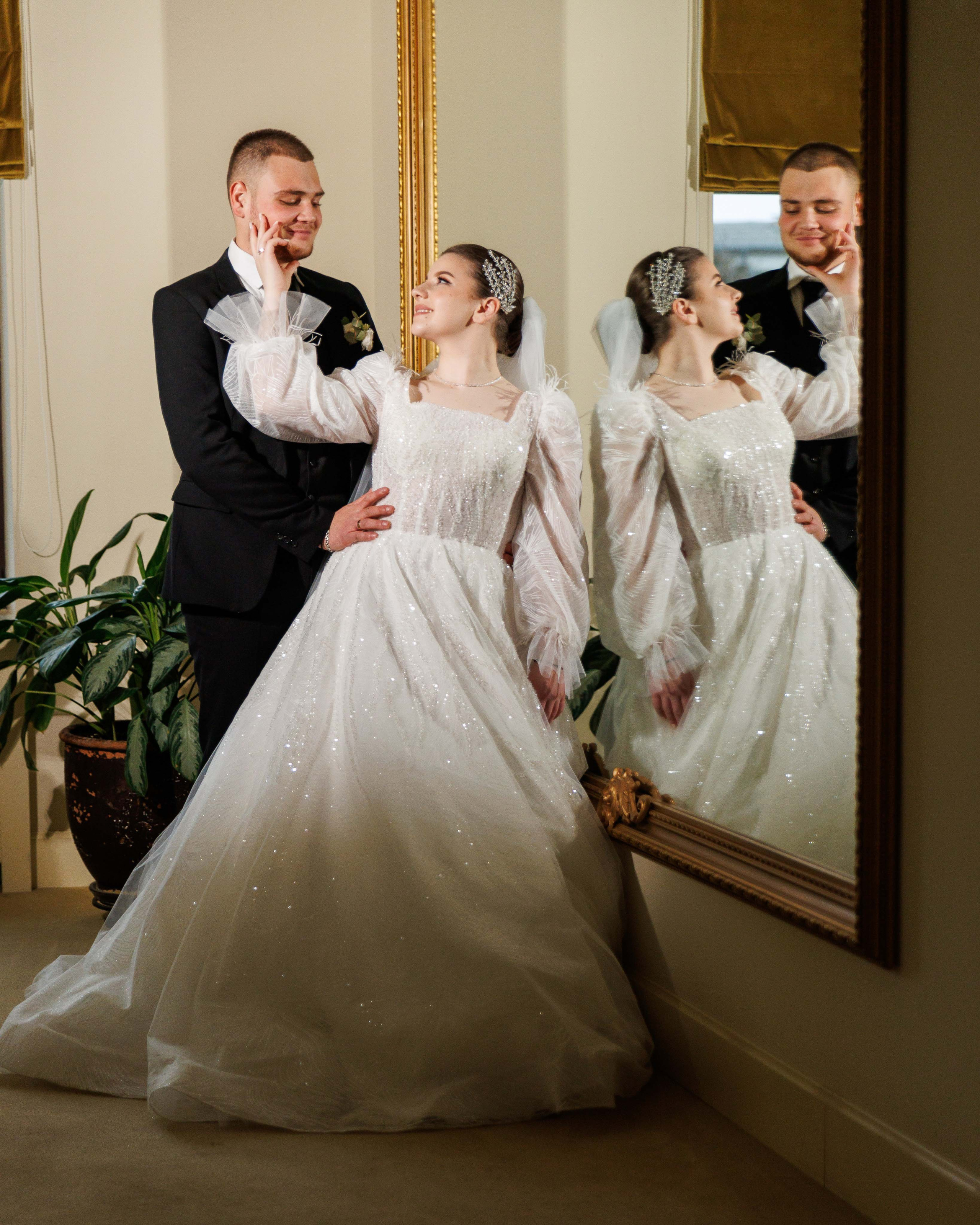 Фотосессия молодоженов у Грязелечебницы имени Семашко в Ессентуках