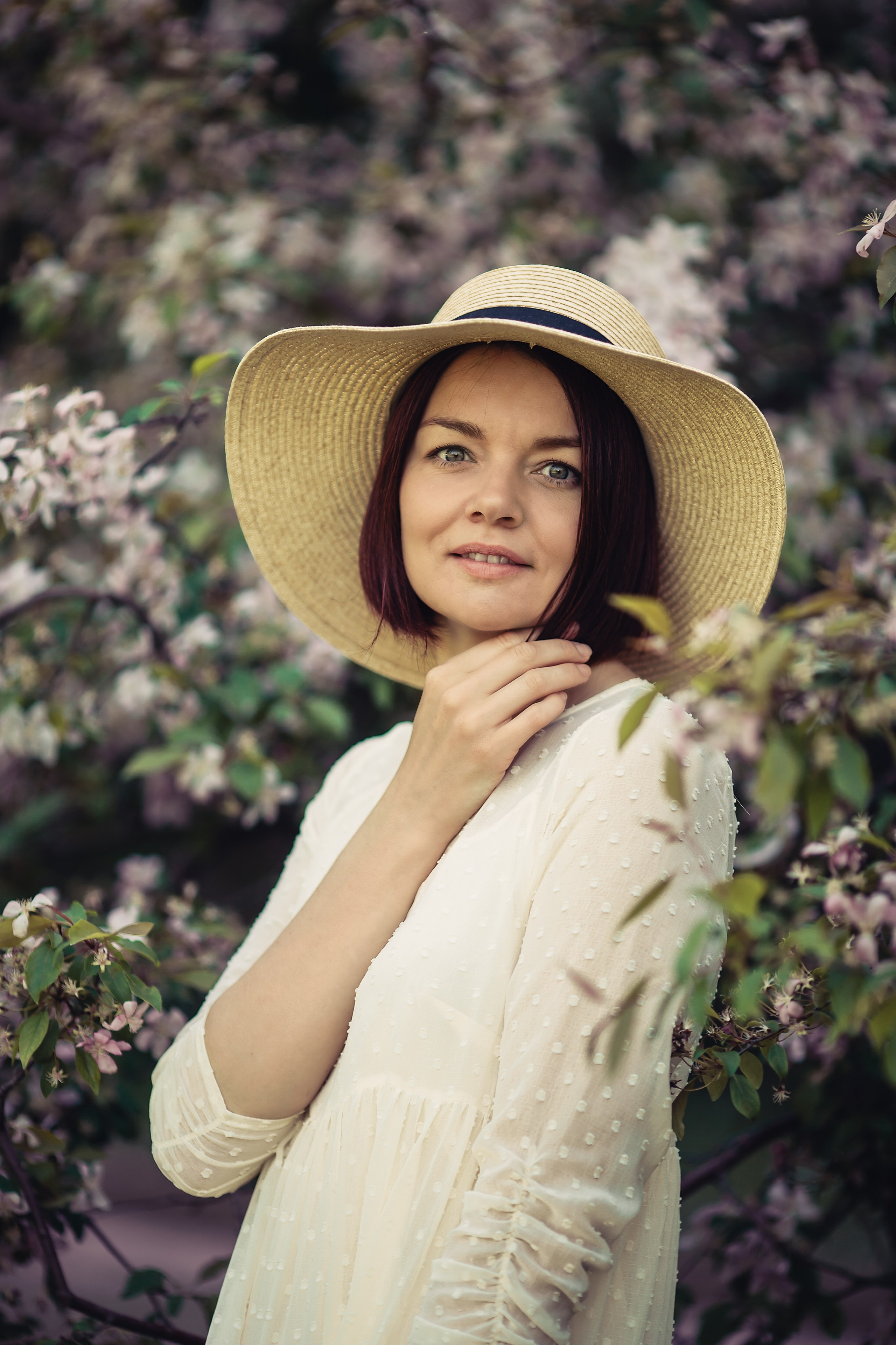 Настя в цветущем саду. Фотограф в Москве Наталья Спиридонова