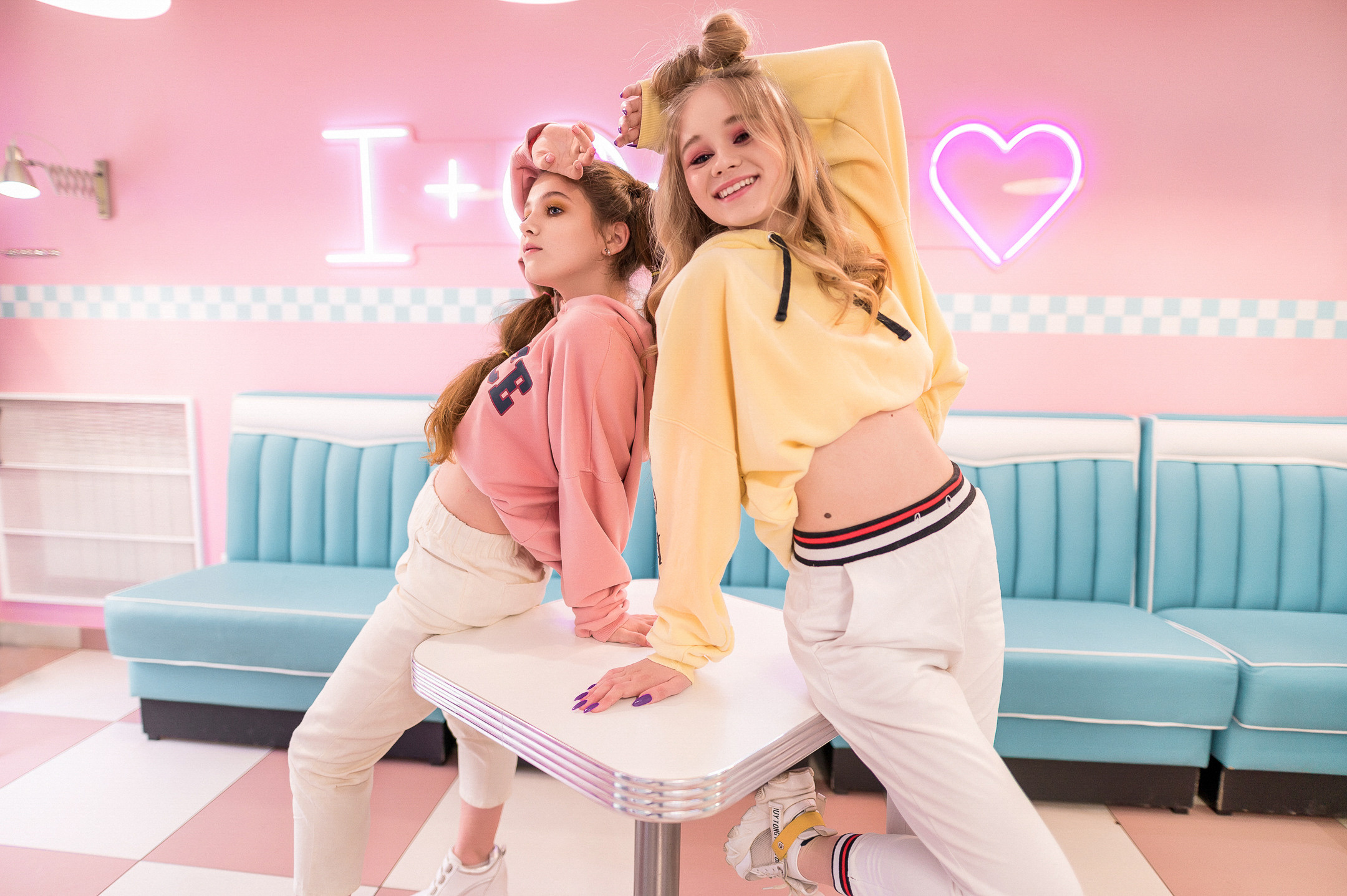 Ника и Леся. Свадебный семейный фотограф в Батуми Павел Мишарин