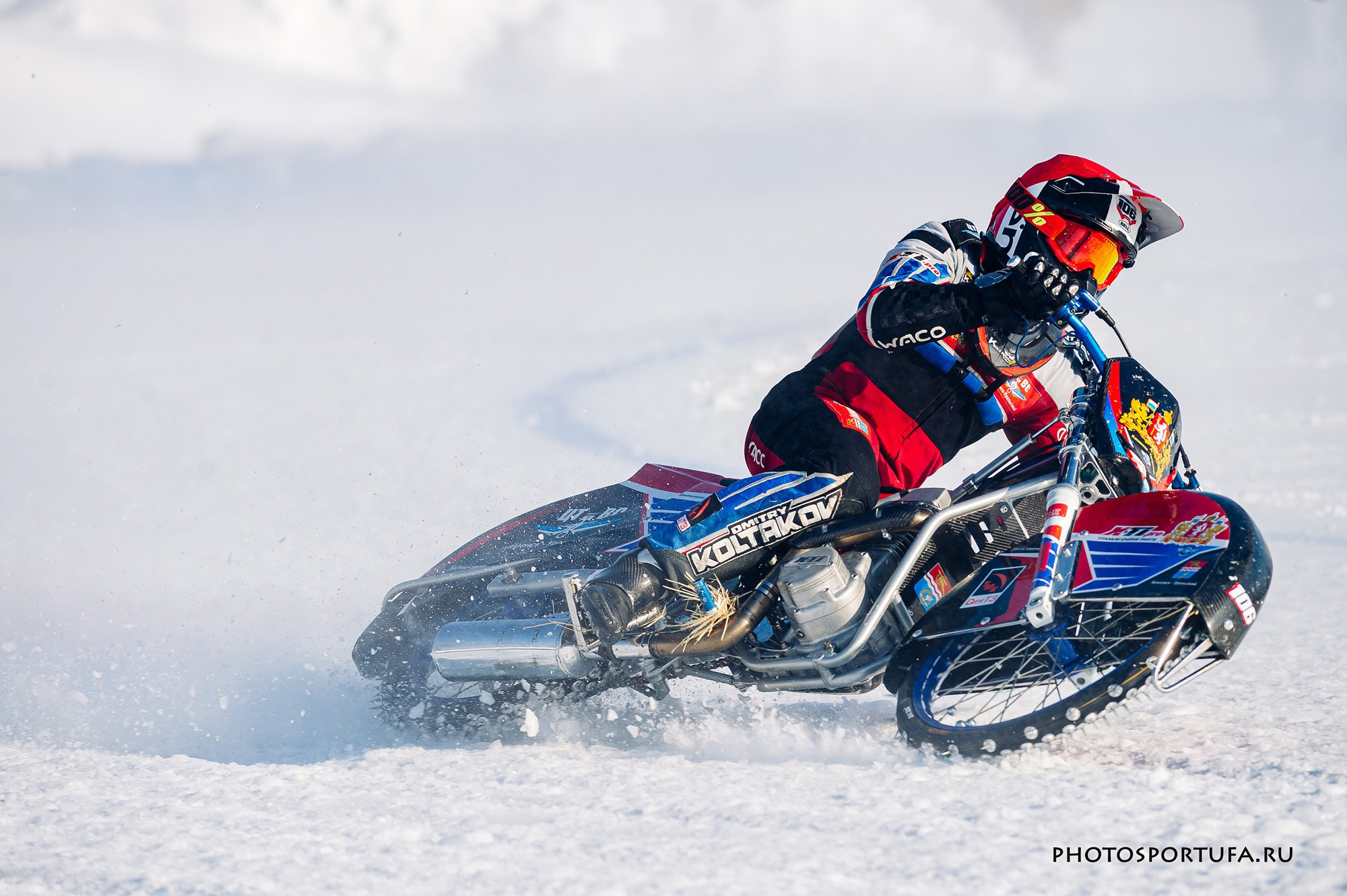 Мотогонку на льду. Спортивный фотограф в Уфе Евгений Буров