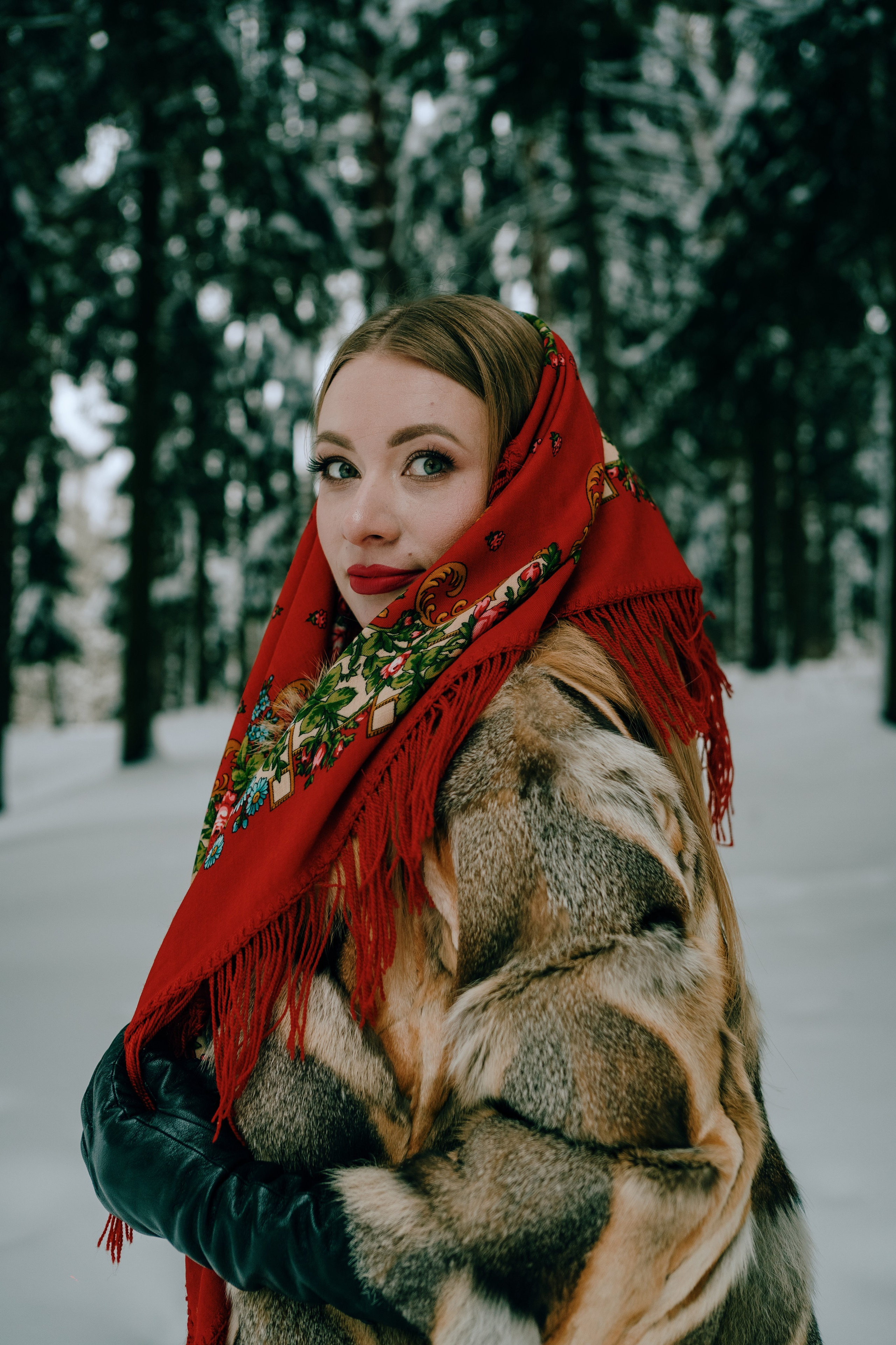 Звенит январская вьюга. Главная